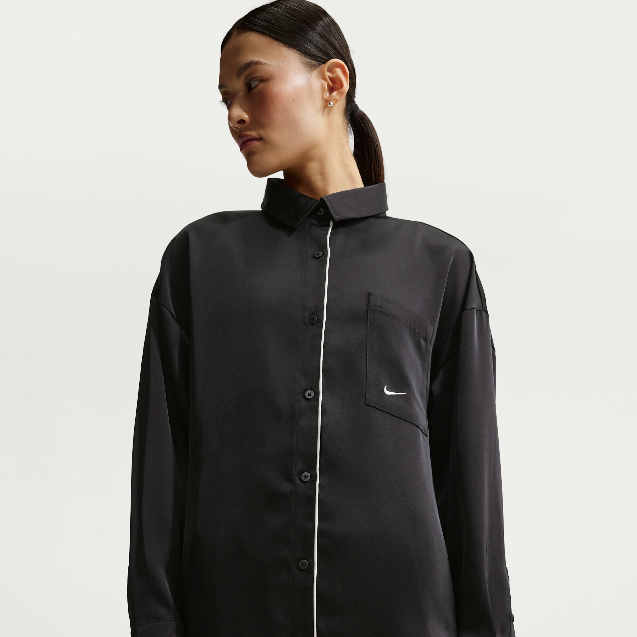 Thumbnail - Nike Oversize-Longsleeve aus Satin (Damen) - Schwarz