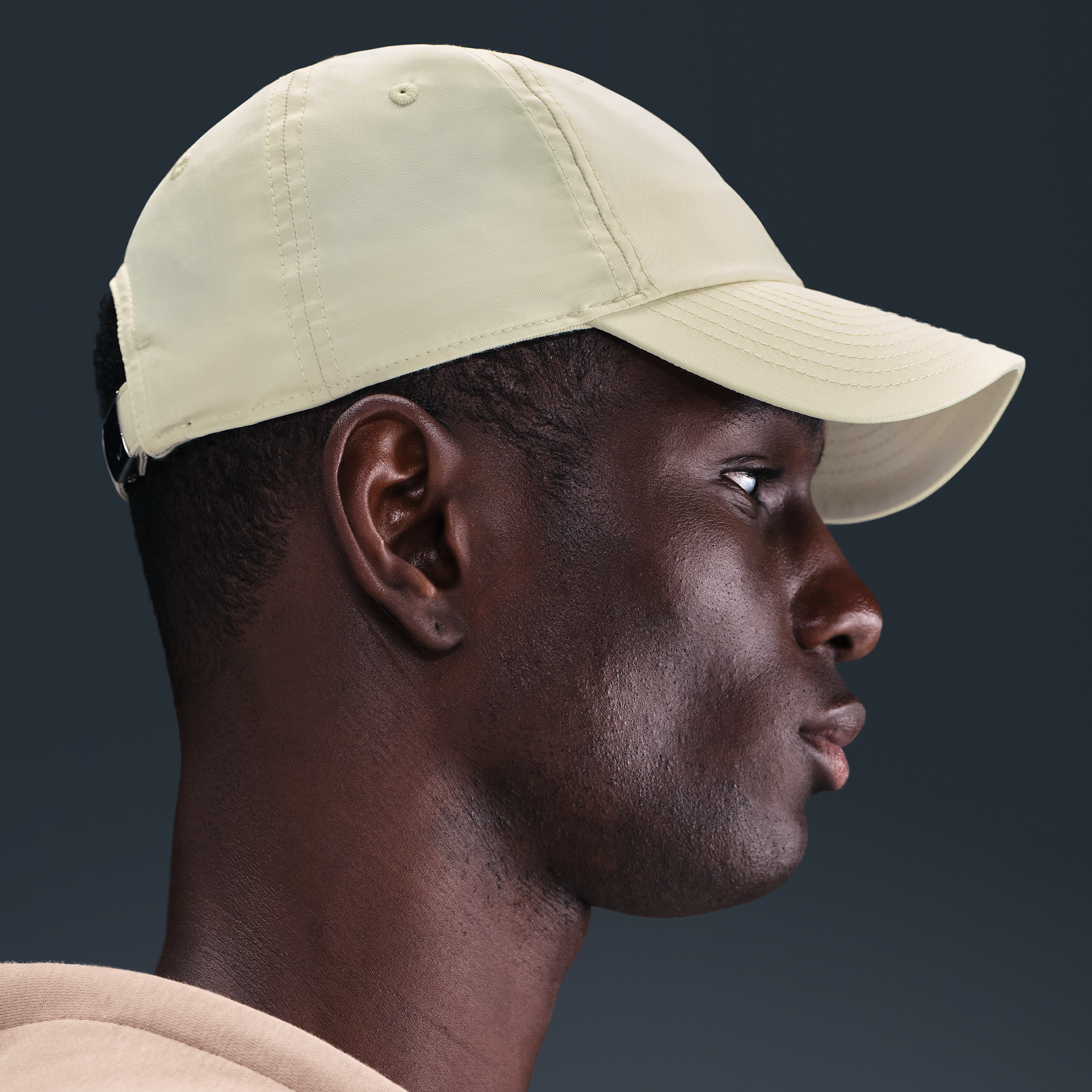 Thumbnail - Nike Dri-FIT Club unstrukturierte Metall-Swoosh-Cap - Braun