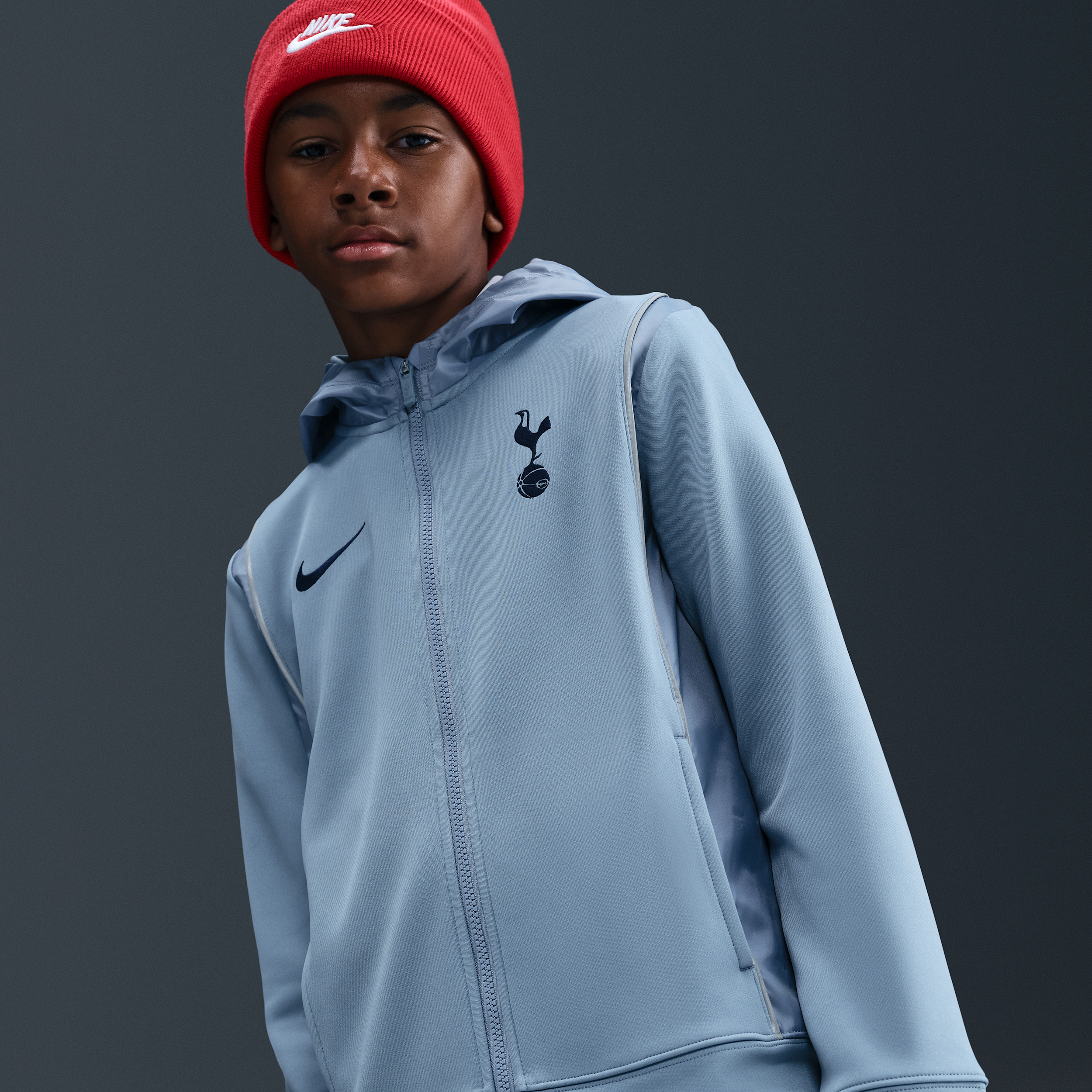 Thumbnail - Tottenham Hotspur Nike Football Tracksuit aus Webmaterial (ältere Kinder) - Blau