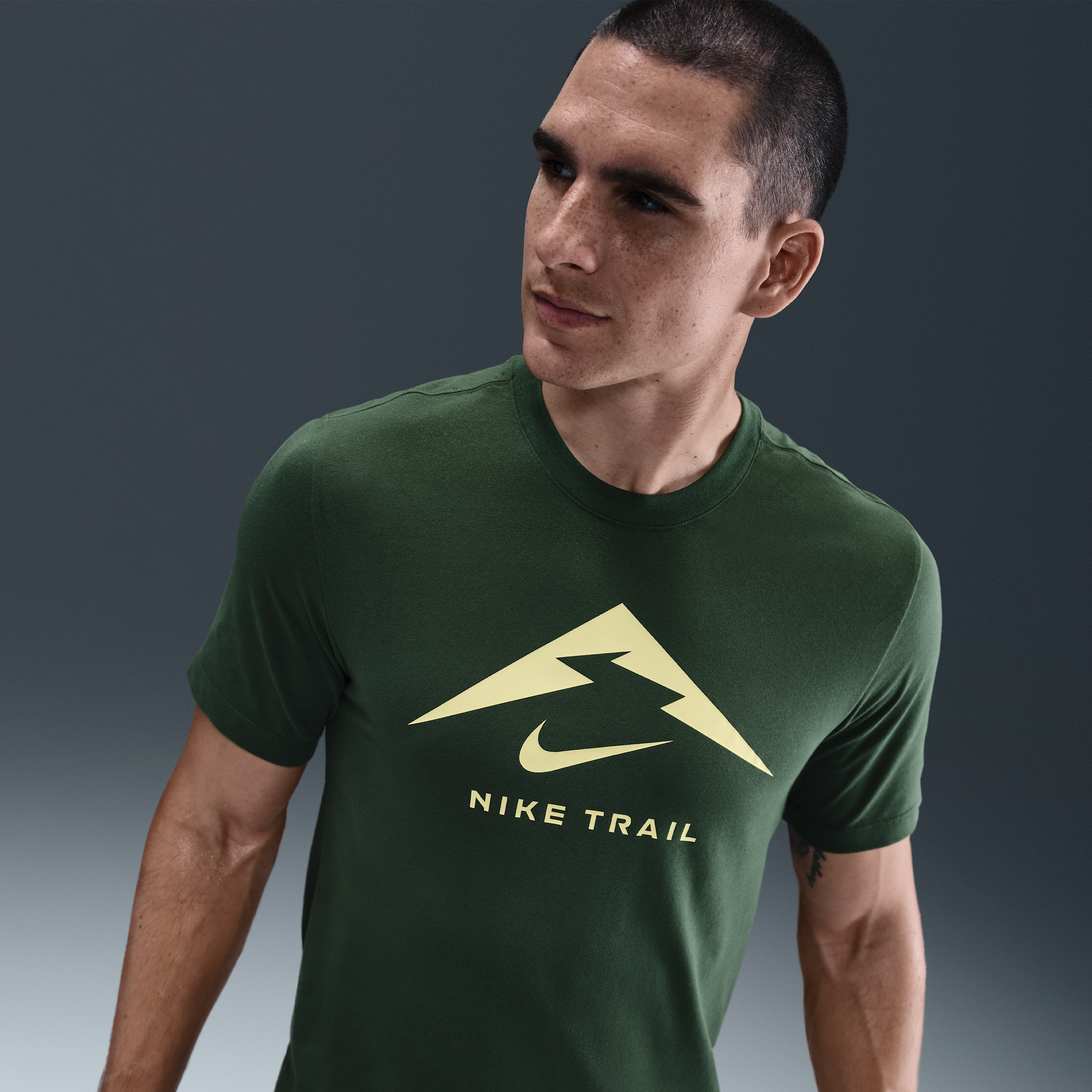 Thumbnail - Nike Dri-FIT Traillauf-T-Shirt für Herren - Grün