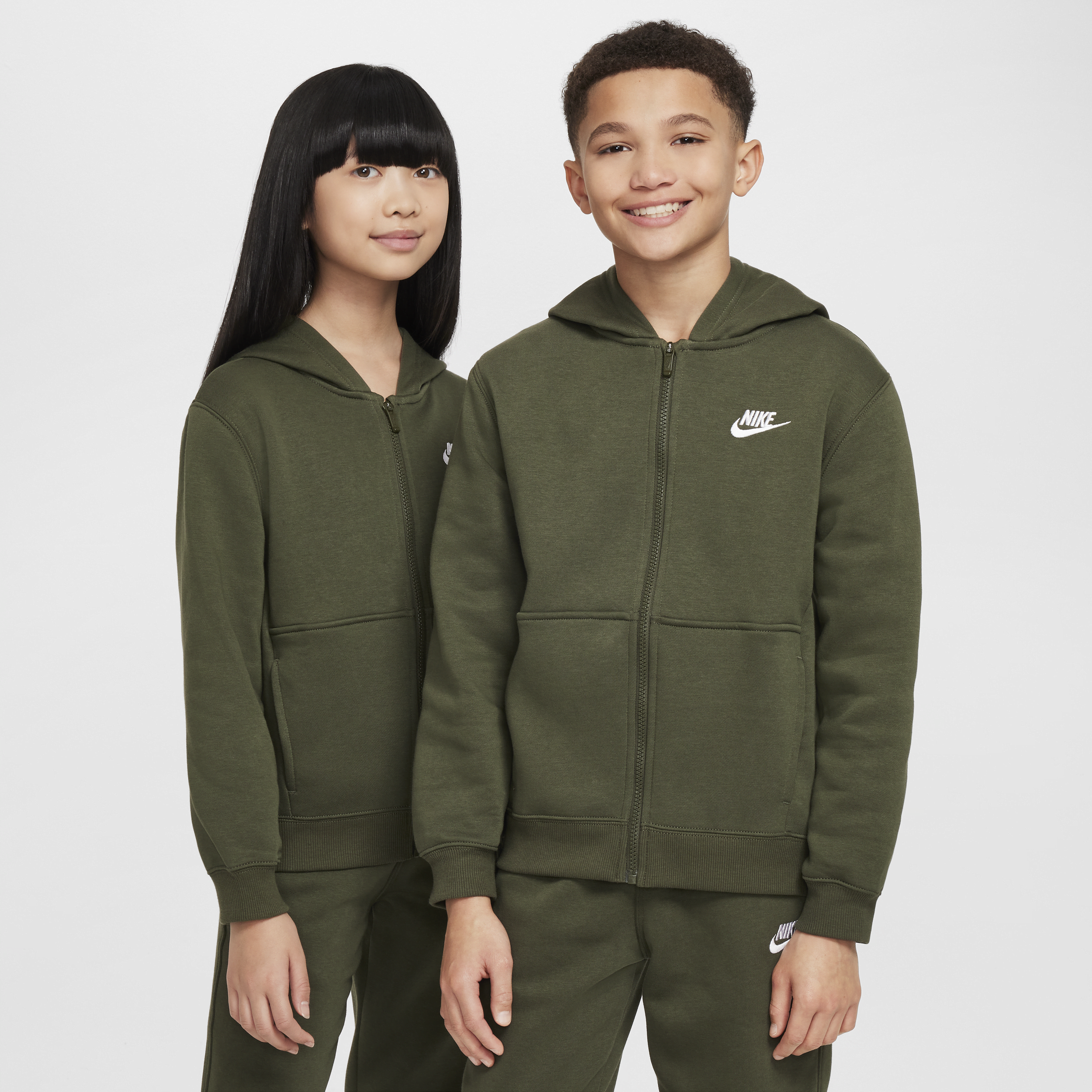 Thumbnail - Nike Club Fleece Trainingsanzug für ältere Kinder - Grün