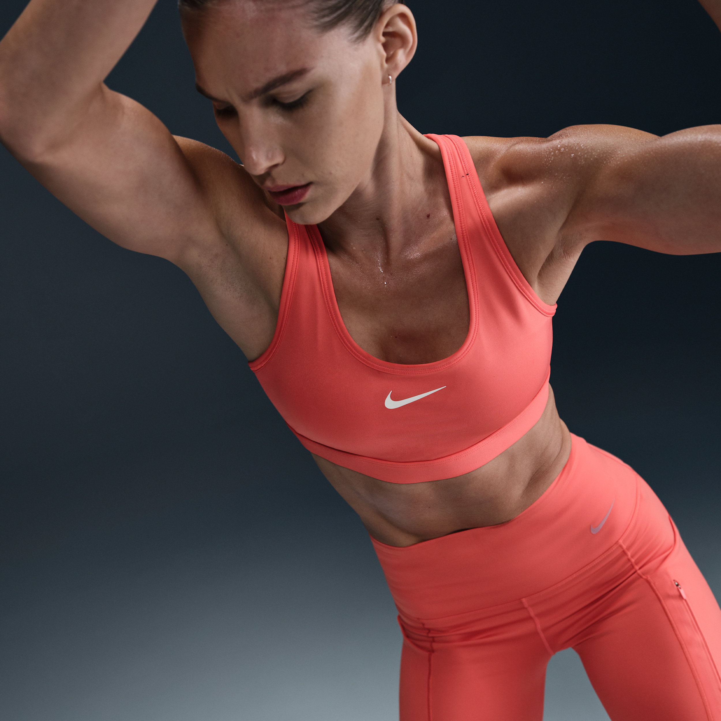 Brassière de sport rembourrée Nike Swoosh Medium Support pour femme - Orange