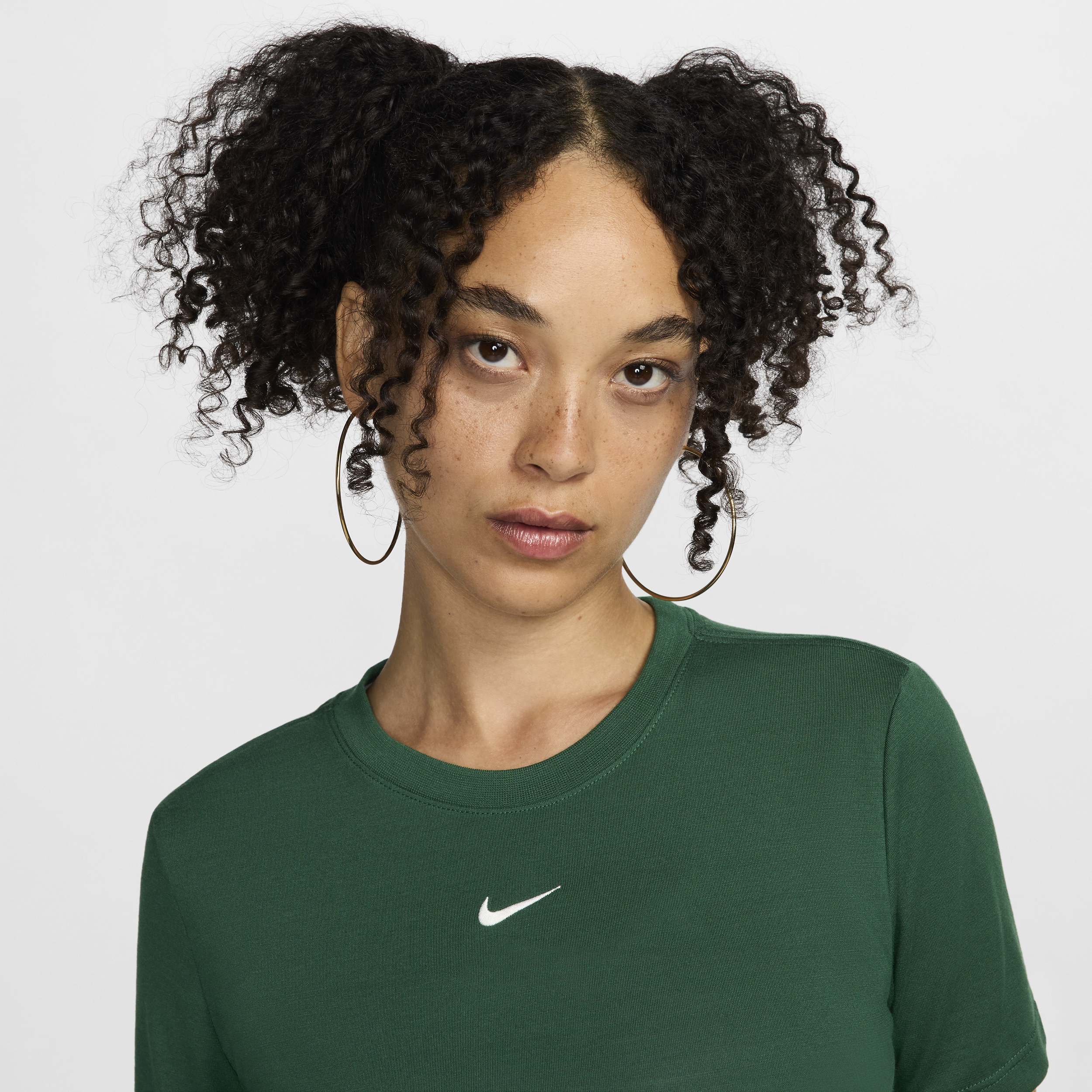 T-shirt slim court Nike Sportswear Essential pour femme - Vert