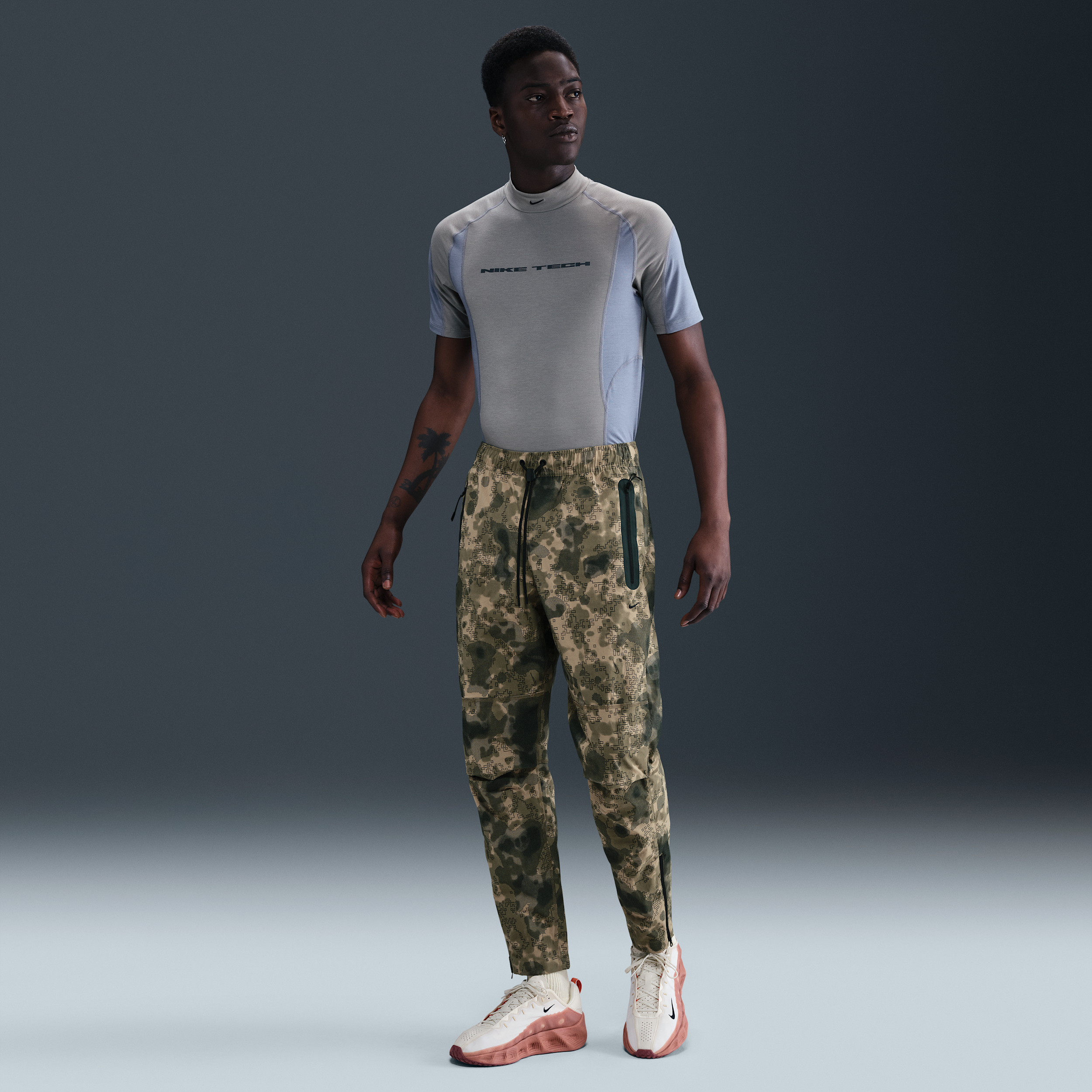 Thumbnail - Nike Tech Camo-Webhose mit schmal zulaufender Passform und Dri-FIT-Technologie (Herren) - Braun