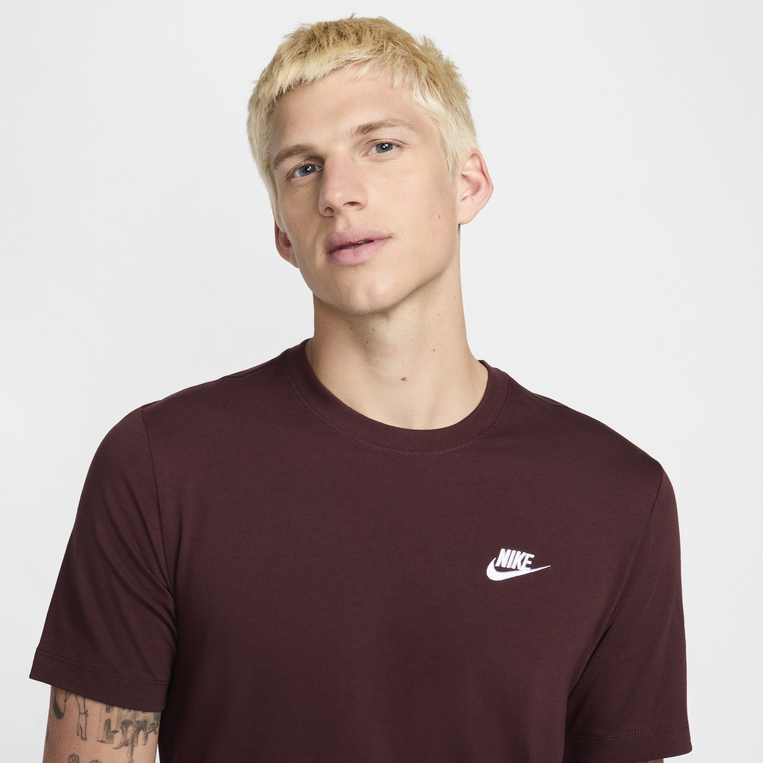 T-shirt Nike Sportswear Club pour Homme - Rouge