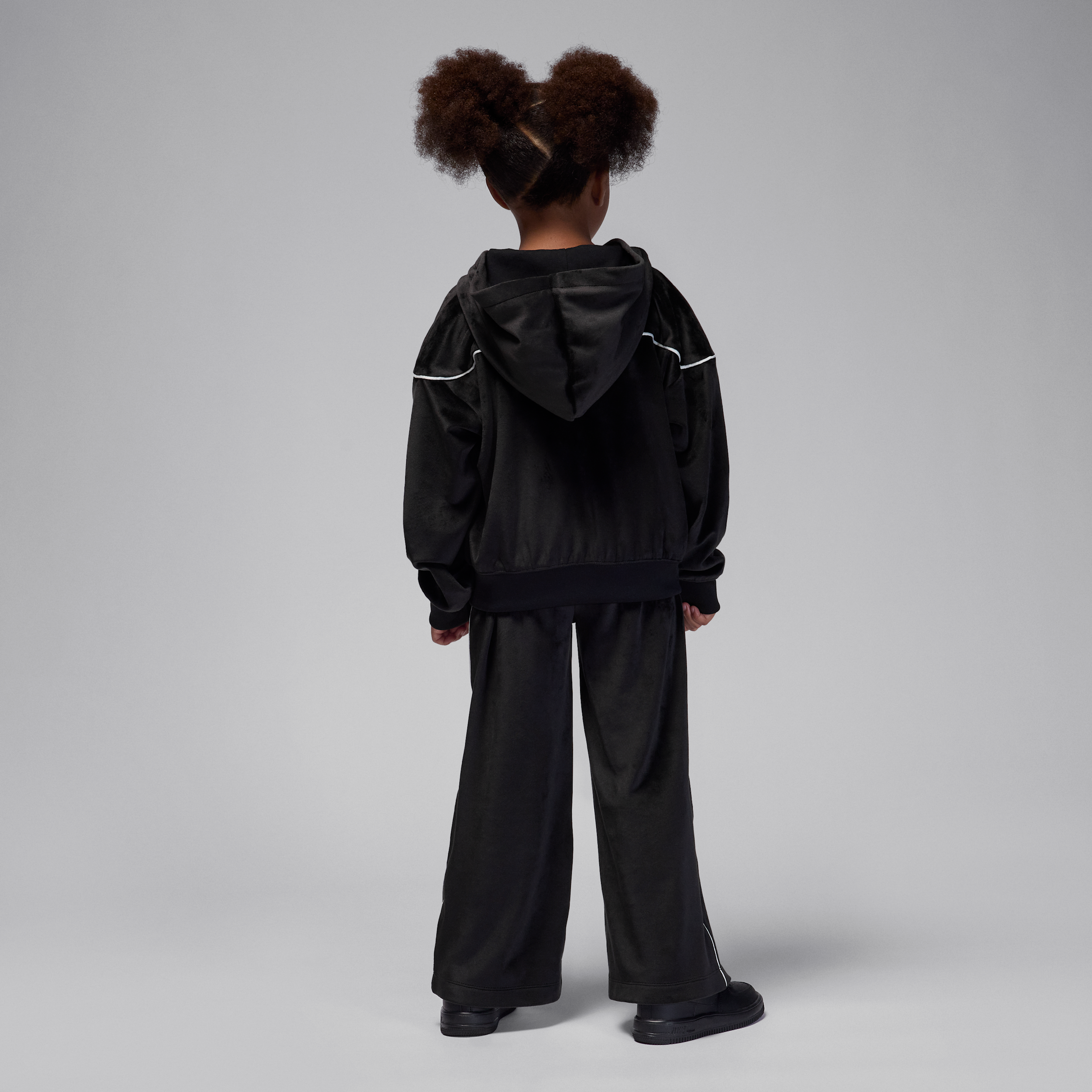 Thumbnail - Jordan Mountainside 2-teiliges Velours-Set (jüngere Kinder) - Schwarz