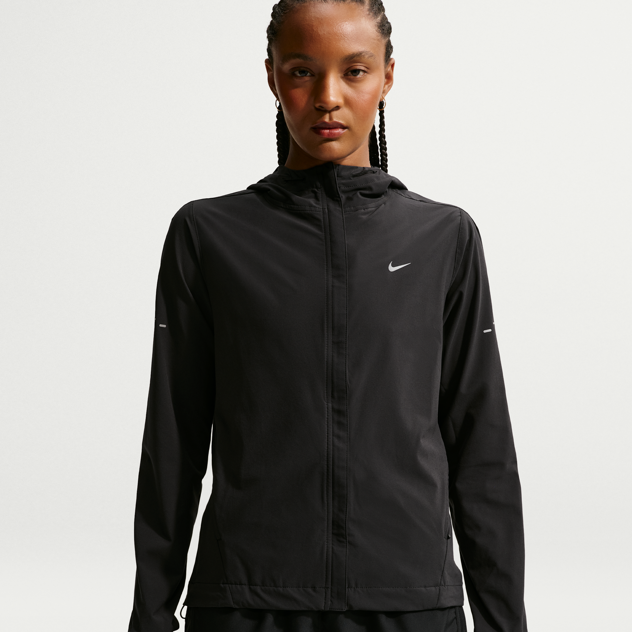 Thumbnail - Nike Swift verstaubare Repel-Laufjacke (Damen) - Schwarz