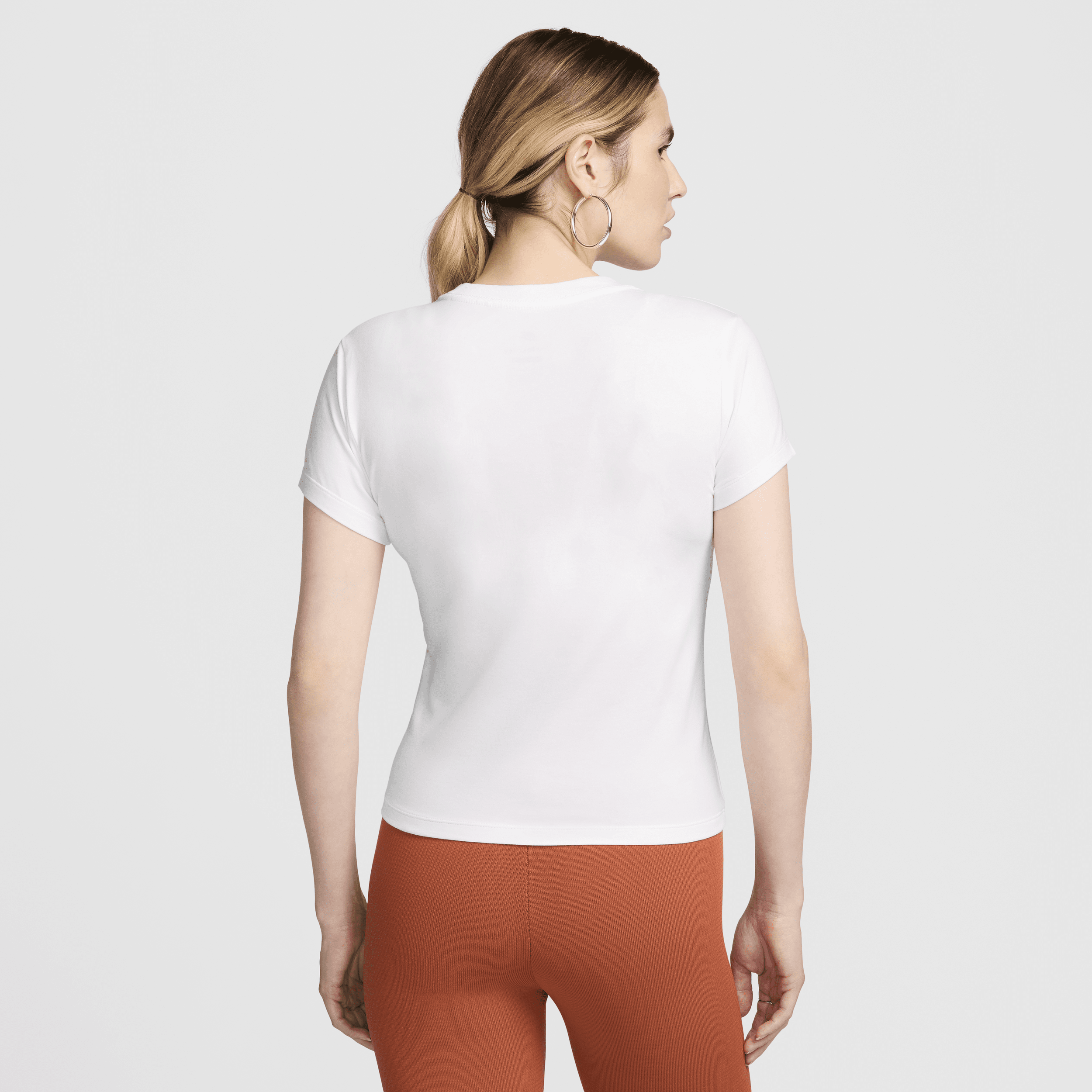 Nike Sportswear Chill Knit T-shirt voor dames Wit