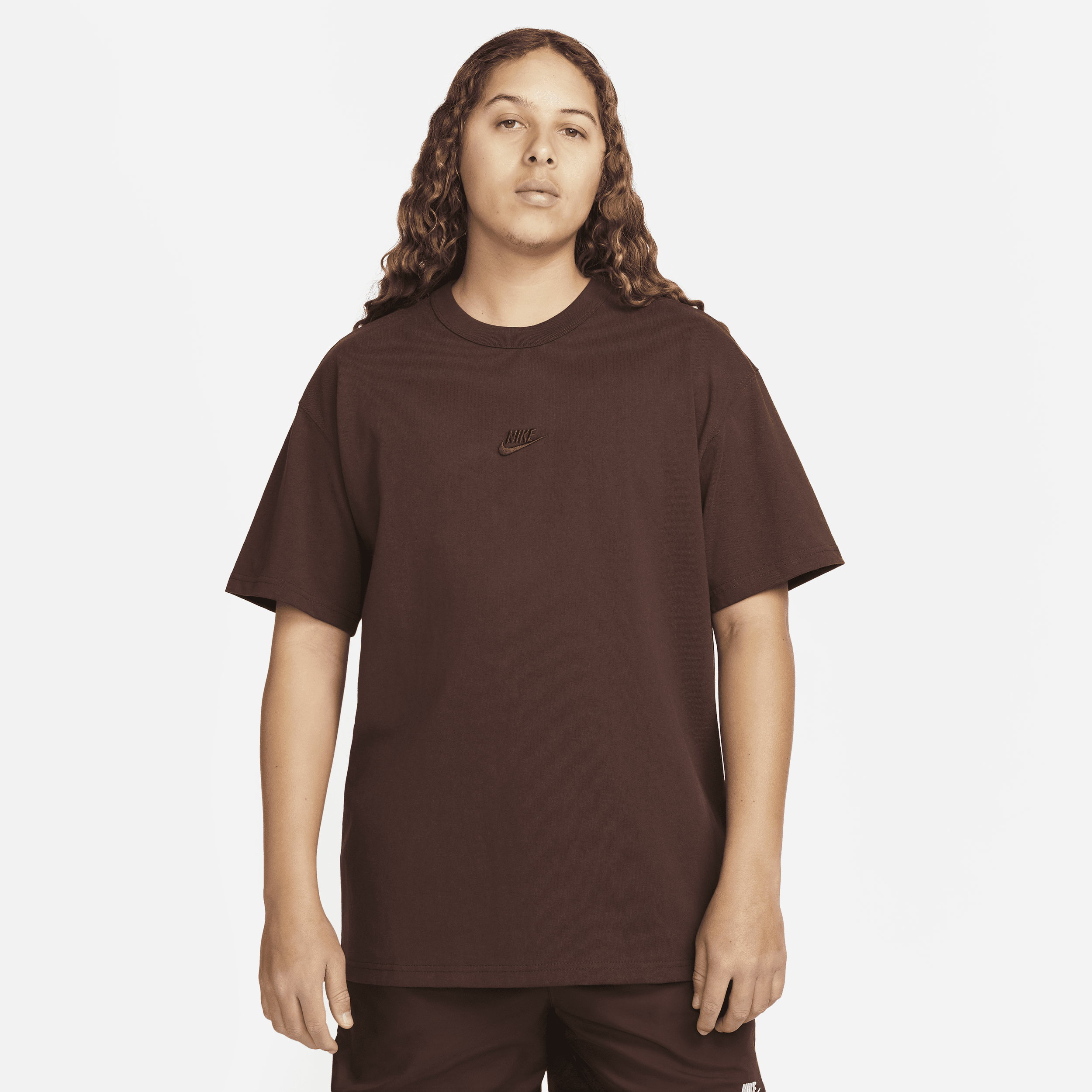 tee-shirt-nike-sportswear-premium-essentials-pour-homme-marron-nike-store-39239813749