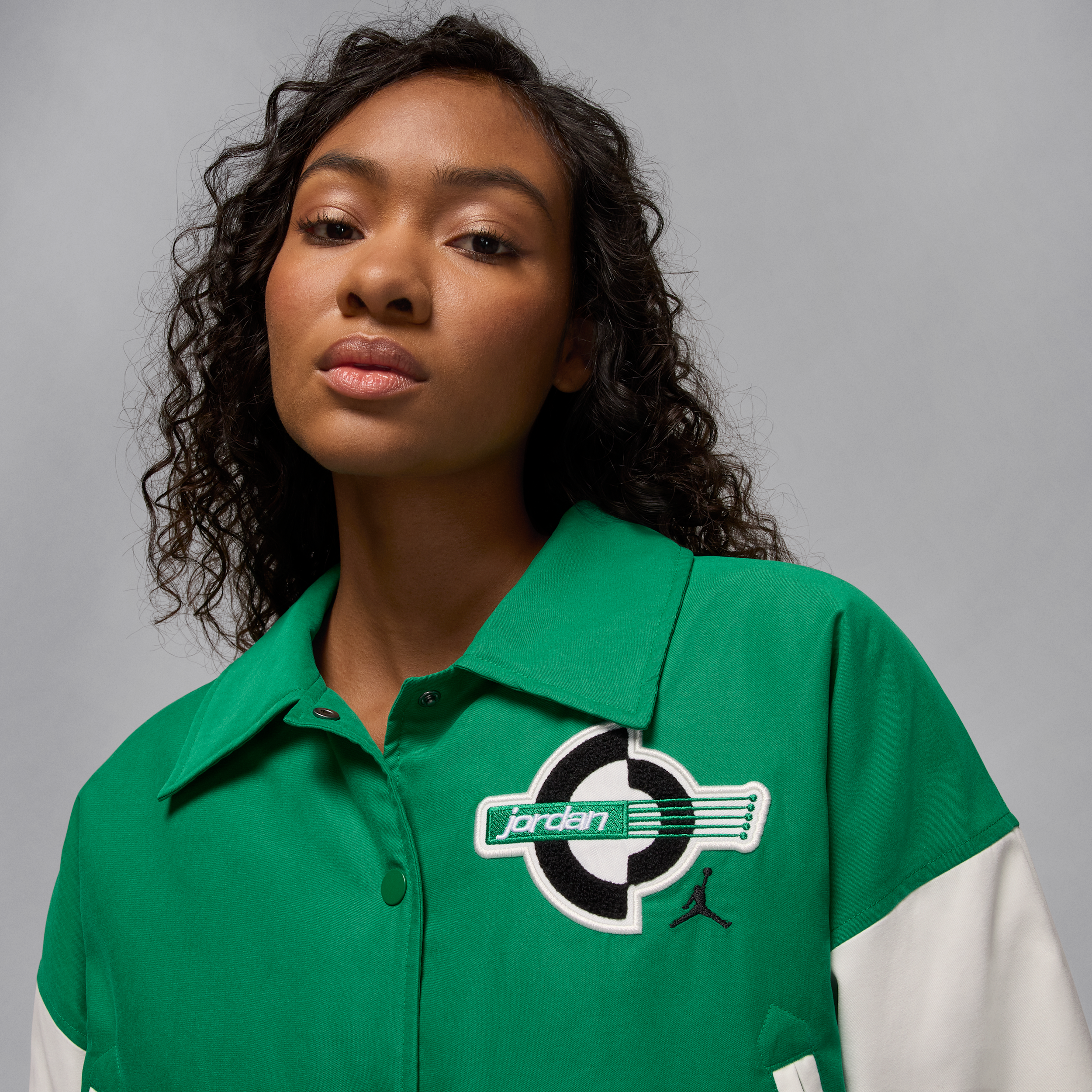 Thumbnail - Jordan Brooklyn College-Jacke mit Therma-FIT-Technologie (Damen) - Grün