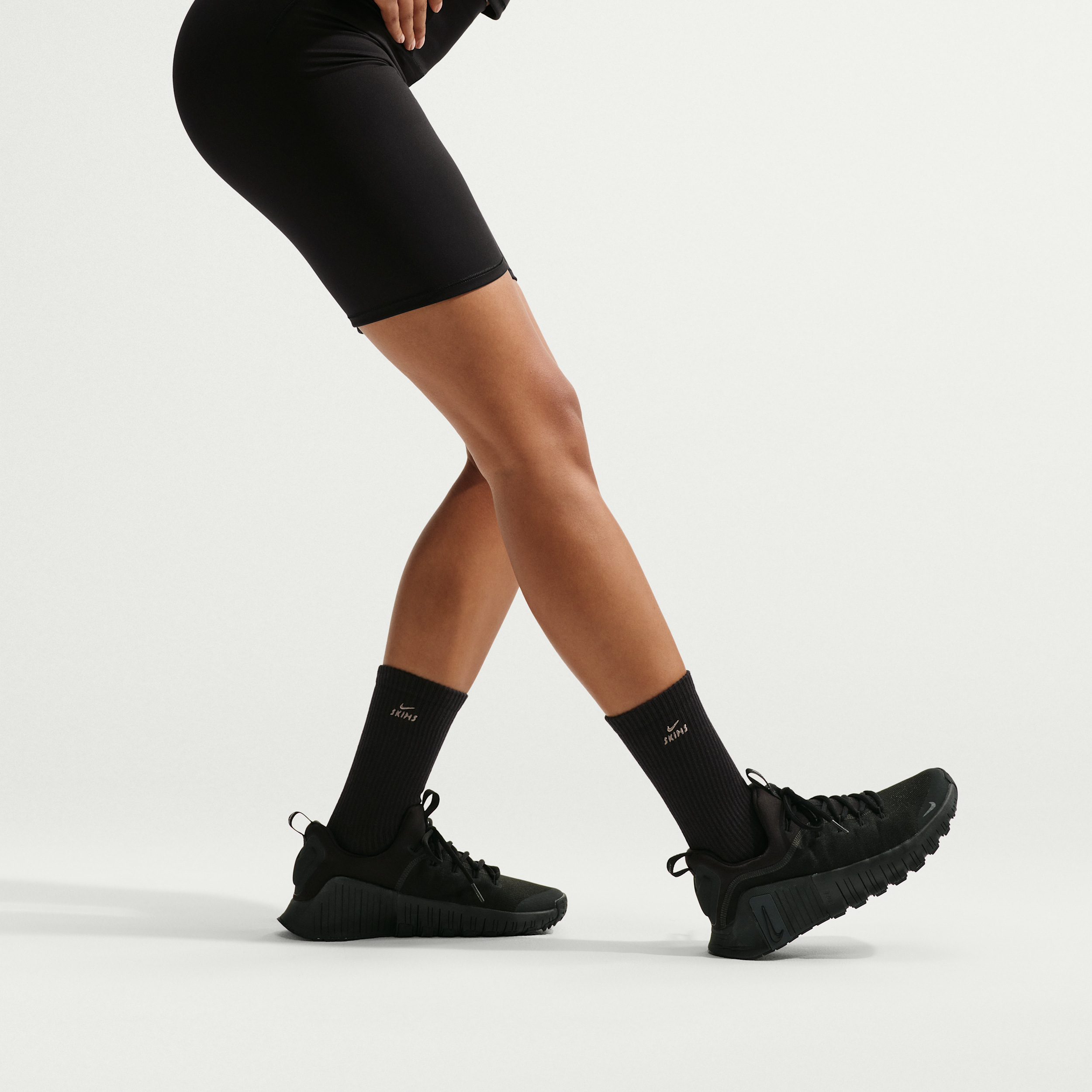 NikeSKIMS Pilates Crew IV3354-024 04