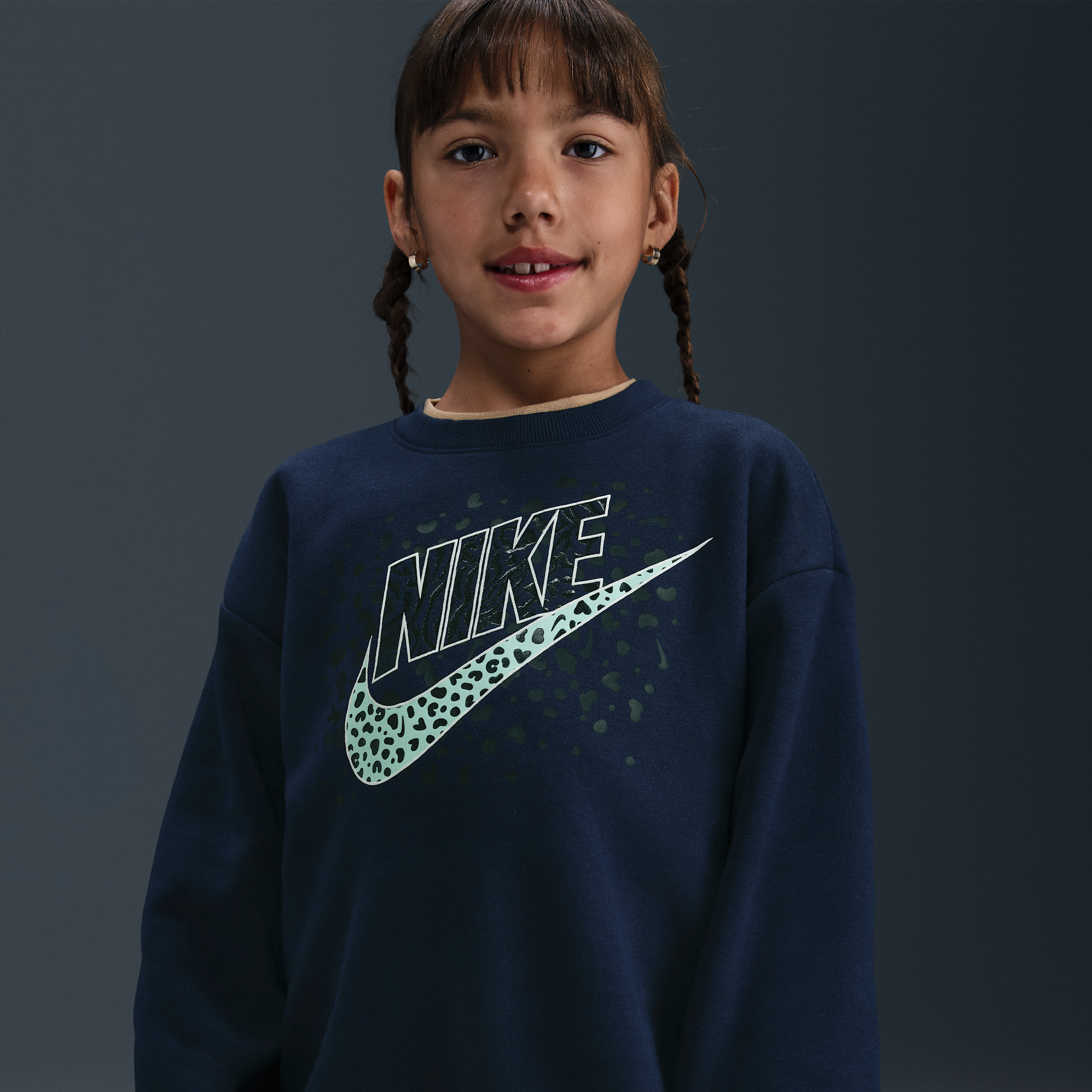 Thumbnail - Nike Wild Warmth Set aus Rundhalsshirt und Leggings (jüngere Kinder) - Grün