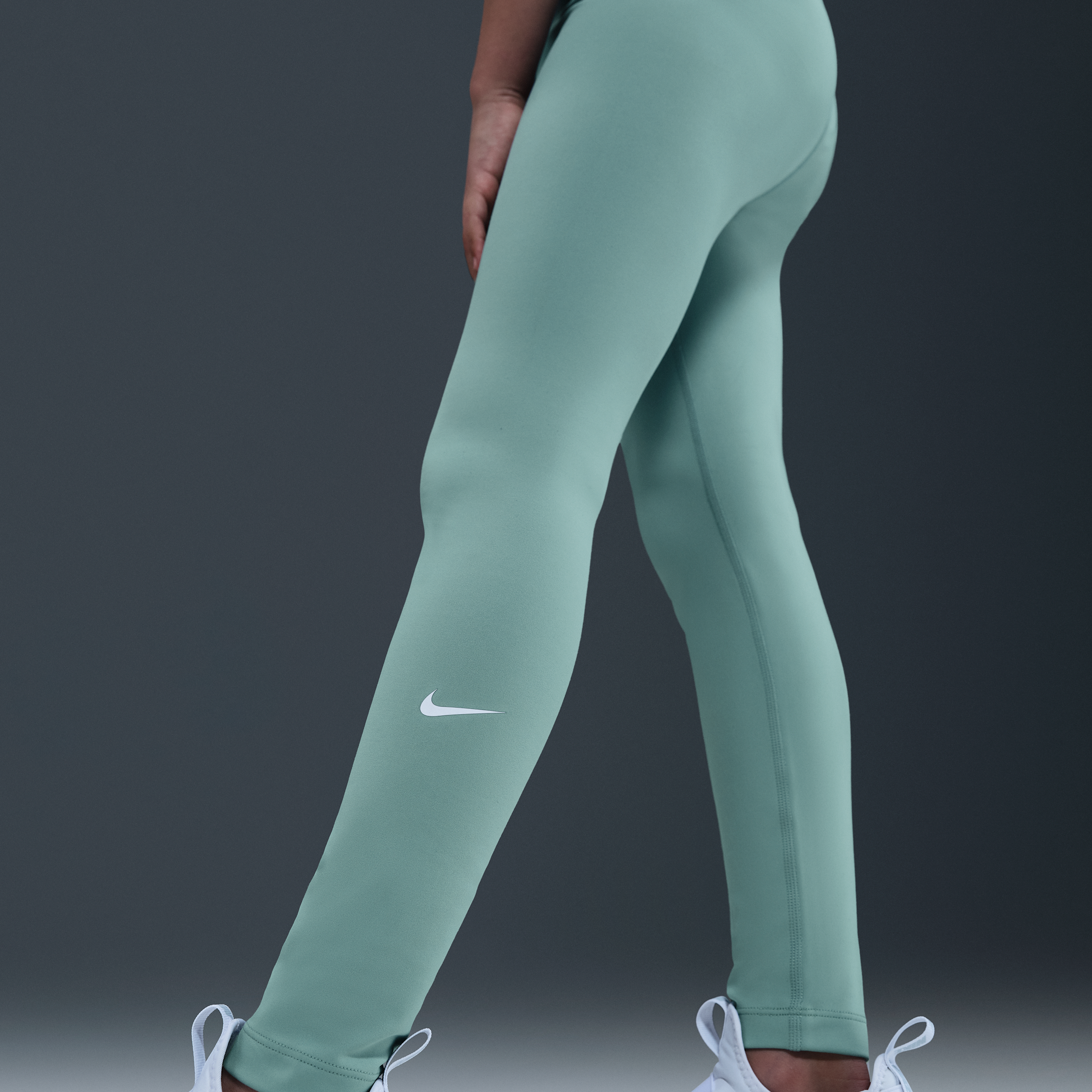 Thumbnail - Nike One Dri-FIT-Leggings mit hohem Taillenbund für ältere Kinder (Mädchen) - Grün