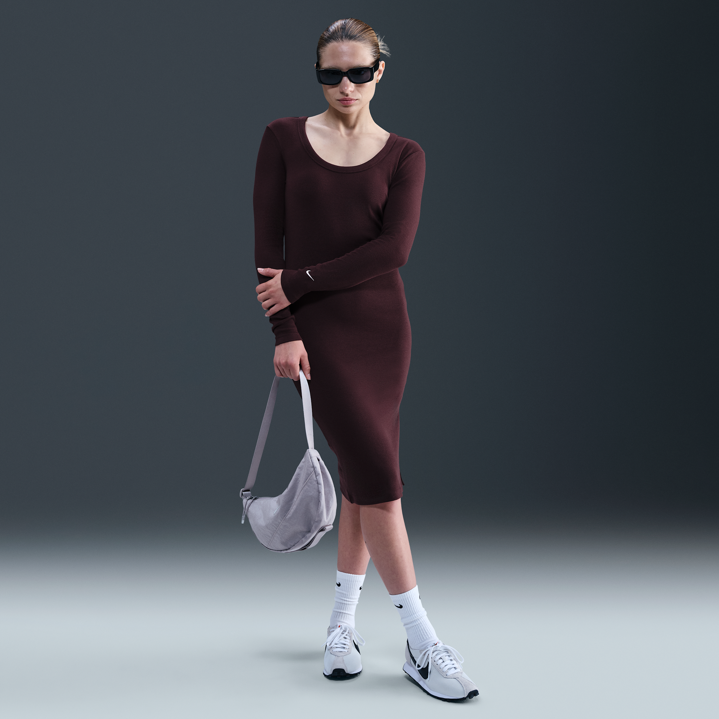 Thumbnail - Nike Chill Knit Midi-Langarmkleid in Mini-Rib mit enger Passform (Damen) - Rot