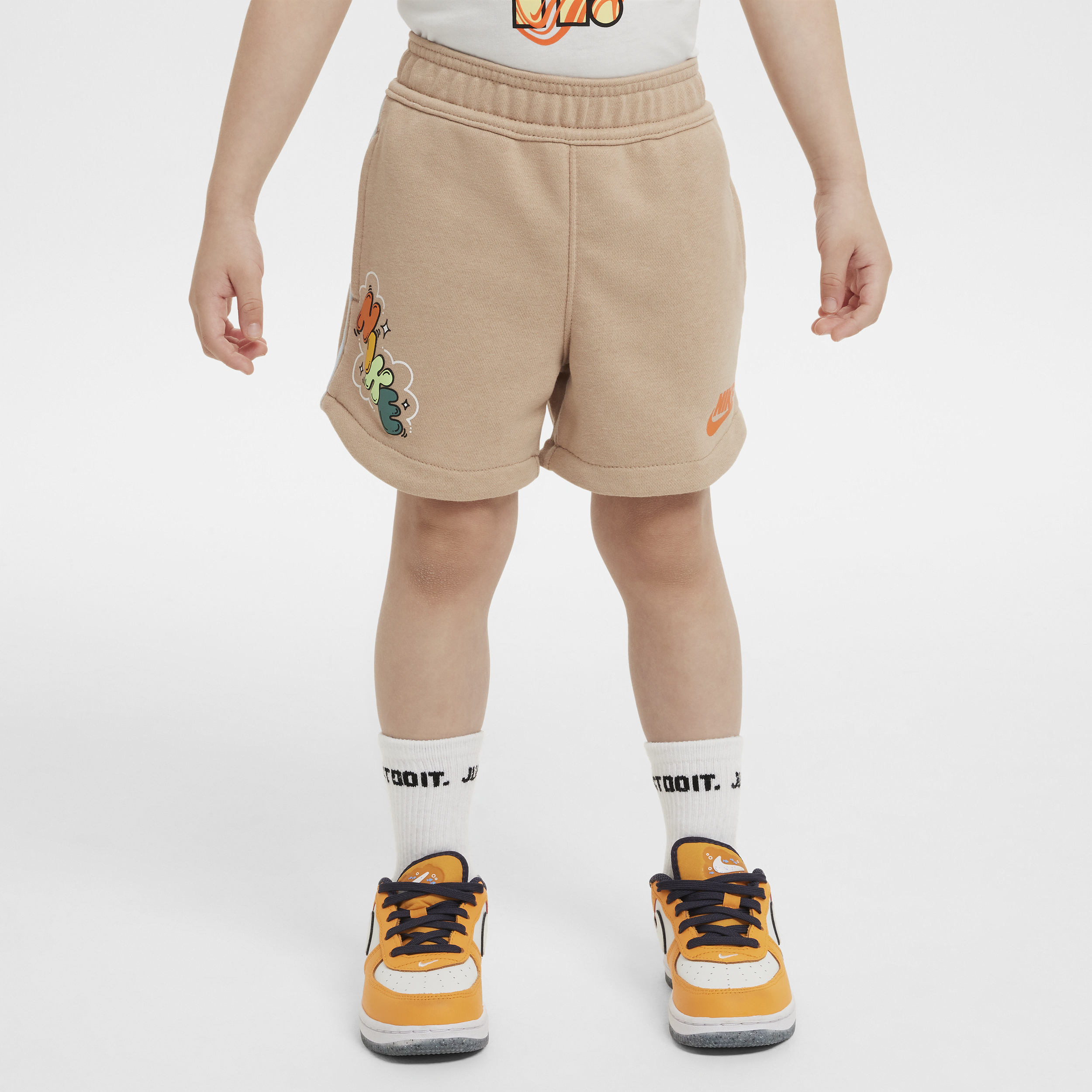 Nike Sportswear Create Your Own Adventure shorts van sweatstof met graphic voor peuters Bruin
