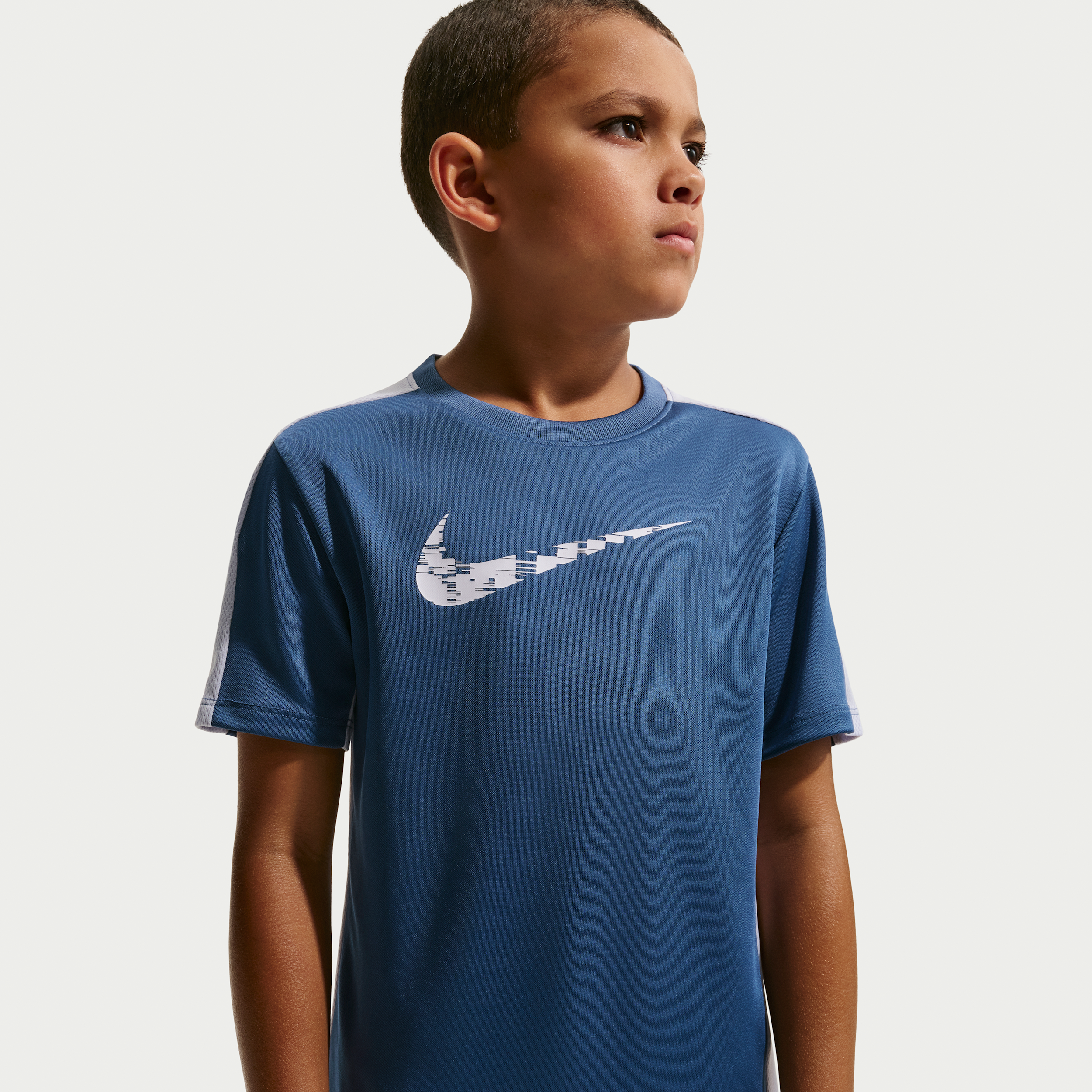 Nike Trophy23 Older Kids (Boys) Dri-FIT Short-Sleeve Training Top - Blue