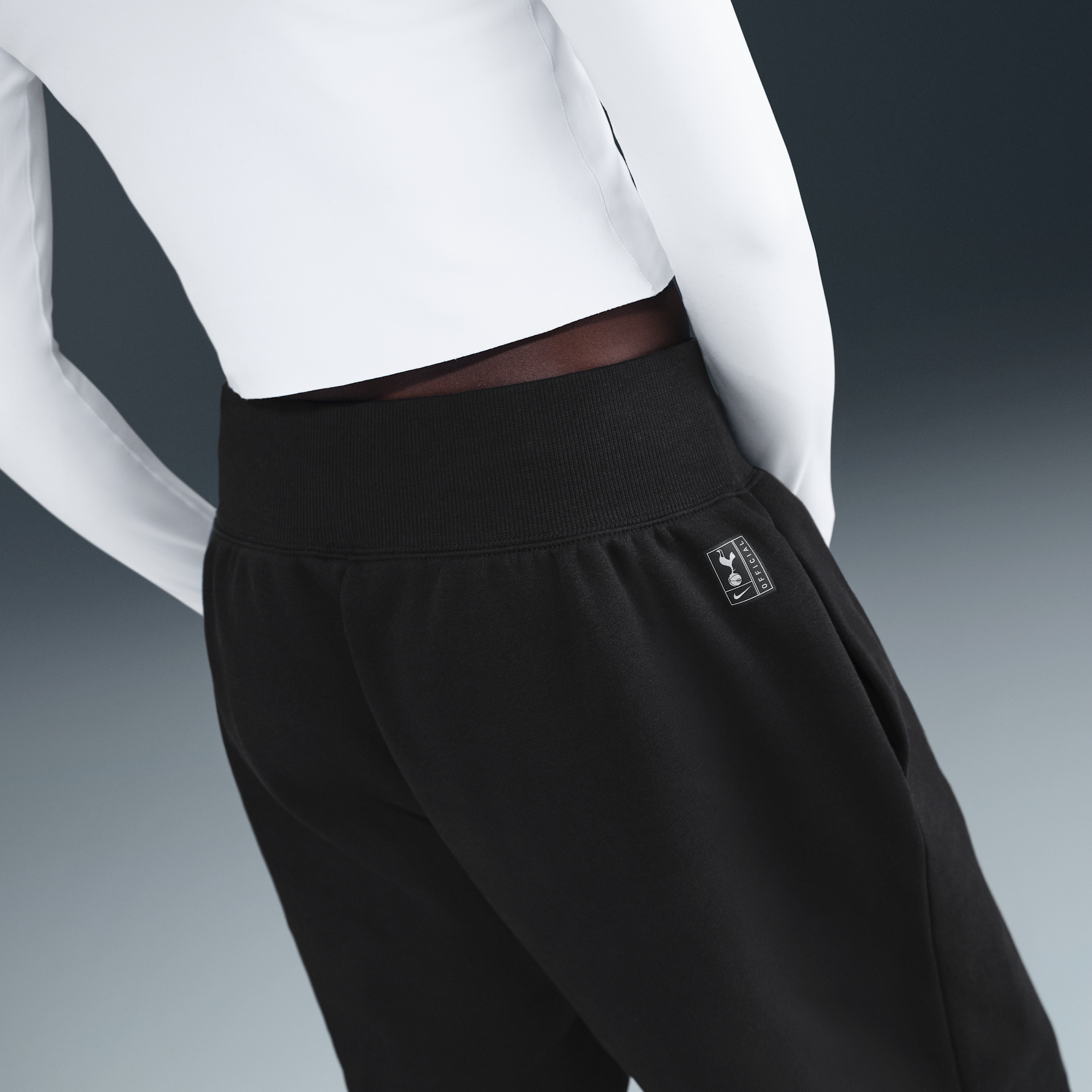 Thumbnail - Tottenham Hotspur Phoenix Fleece Nike Football Oversize-Hose mit hohem Bund (Damen) - Schwarz