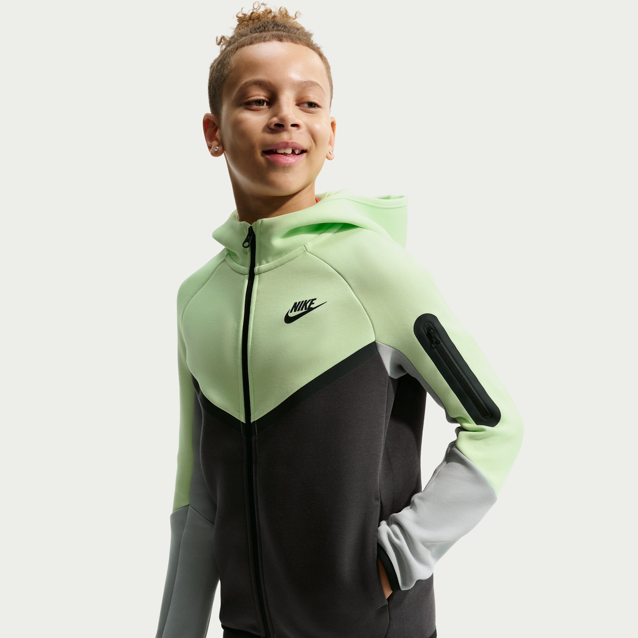 Nike Tech Fleece Older Kids Full-Zip Hoodie - Green - Fleece