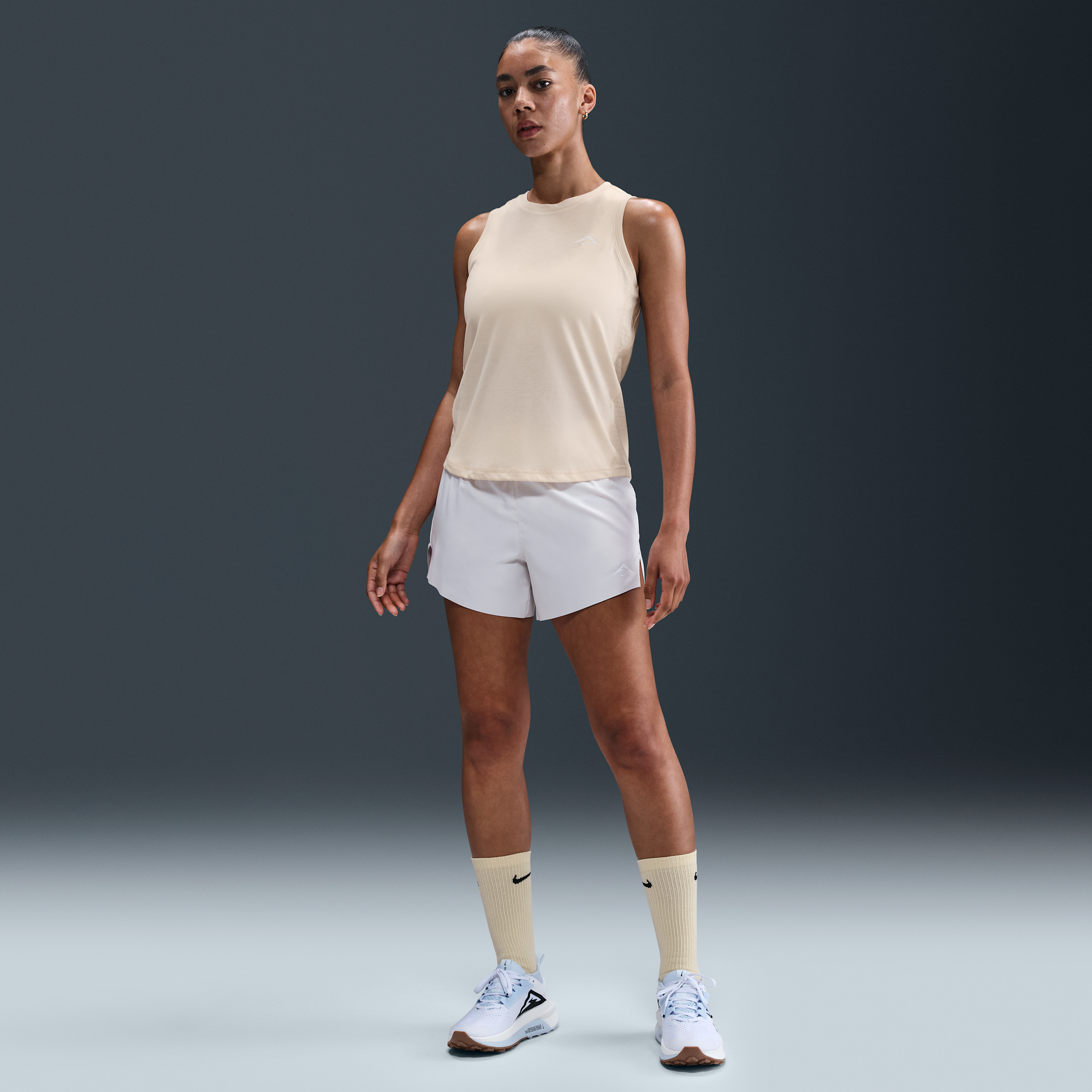Nike Trail Dri-FIT hardlooptanktop voor dames Wit