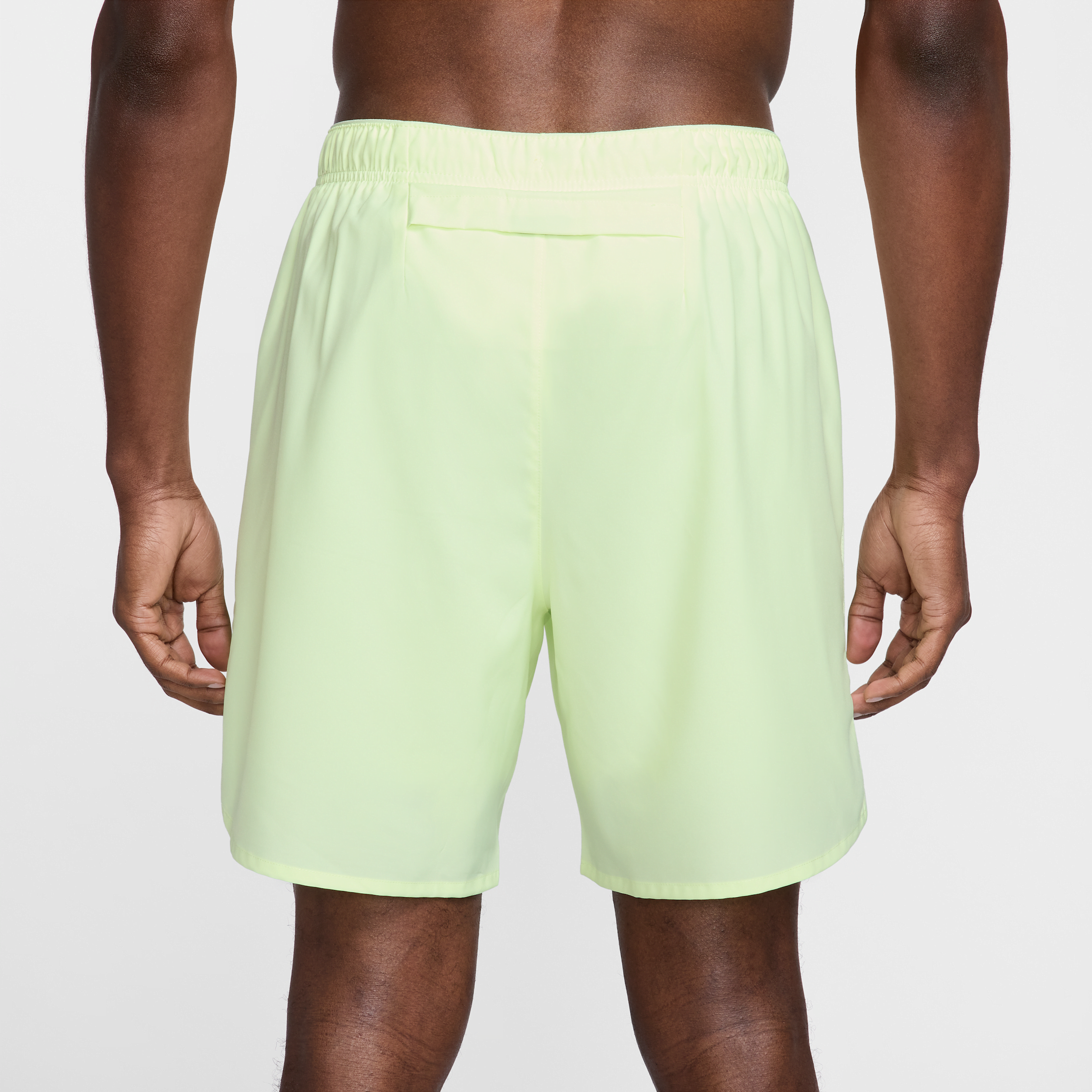 Short de running 2-en-1 18 cm Dri-FIT Nike Challenger pour homme - Jaune