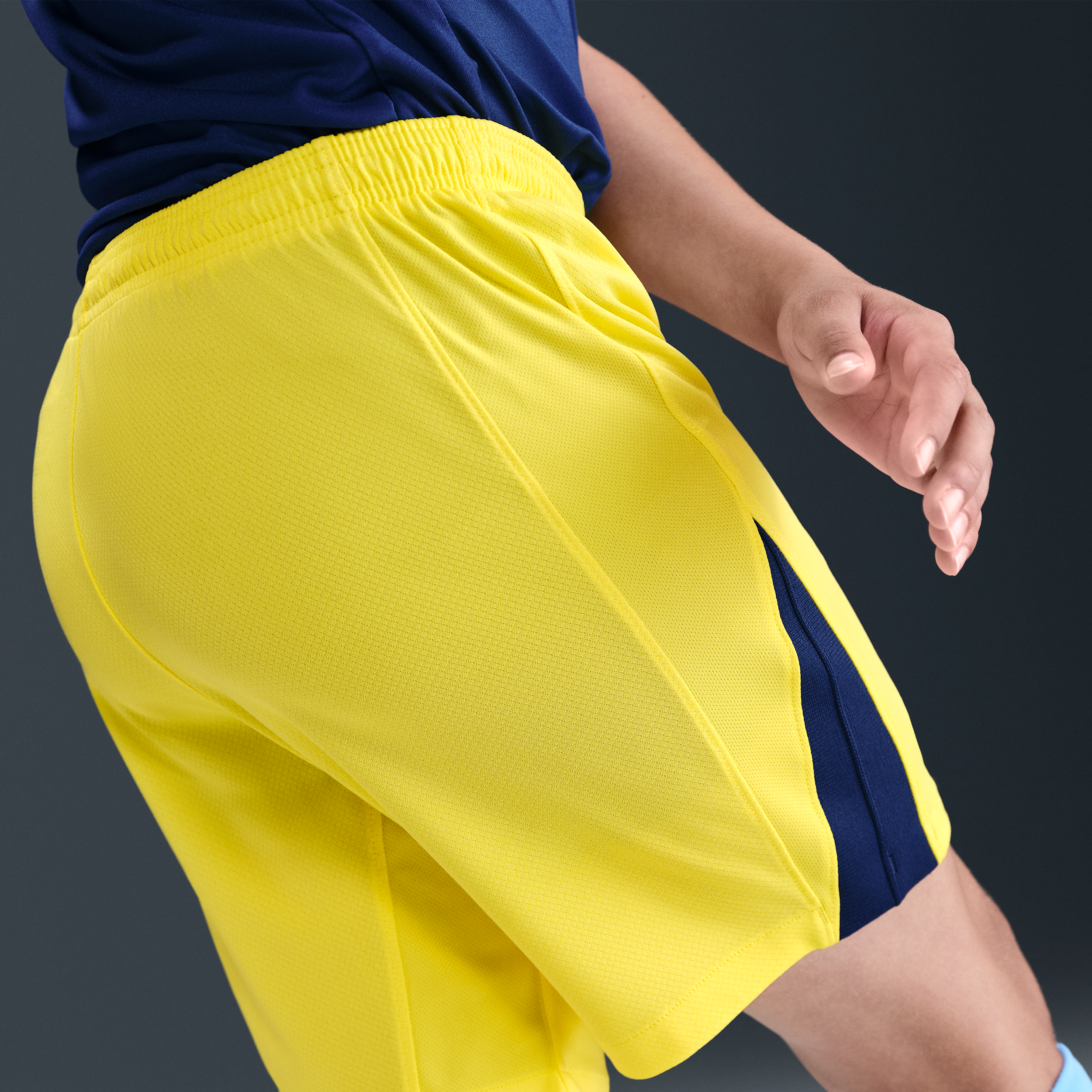 Thumbnail - Tottenham Hotspur 2025/26 Stadium Third Nike Dri-FIT Total 90 Replika-Fußballshorts (ältere Kinder) - Gelb