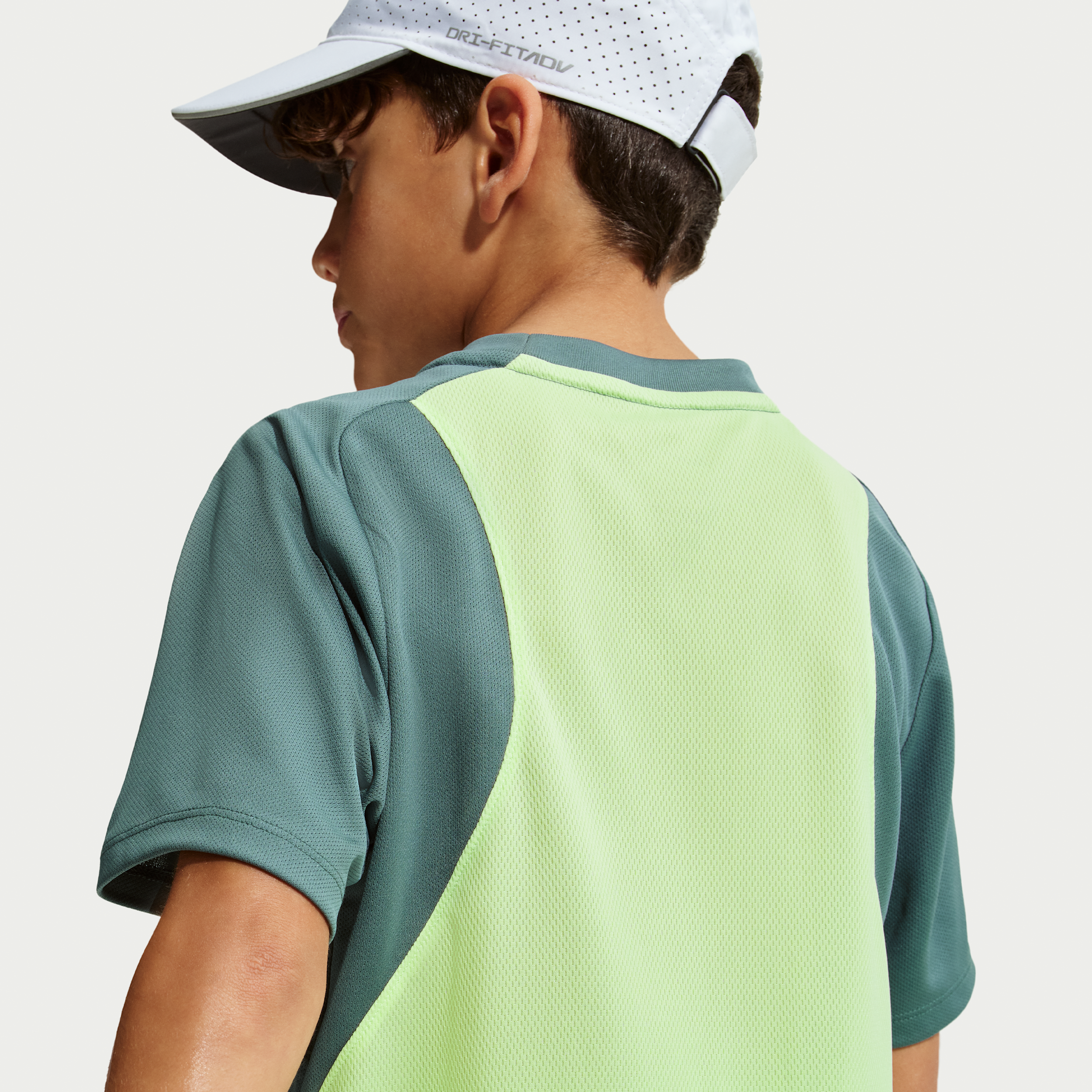 Thumbnail - Nike Multi Dri-FIT T-Shirt (ältere Kinder, Jungen) - Grau