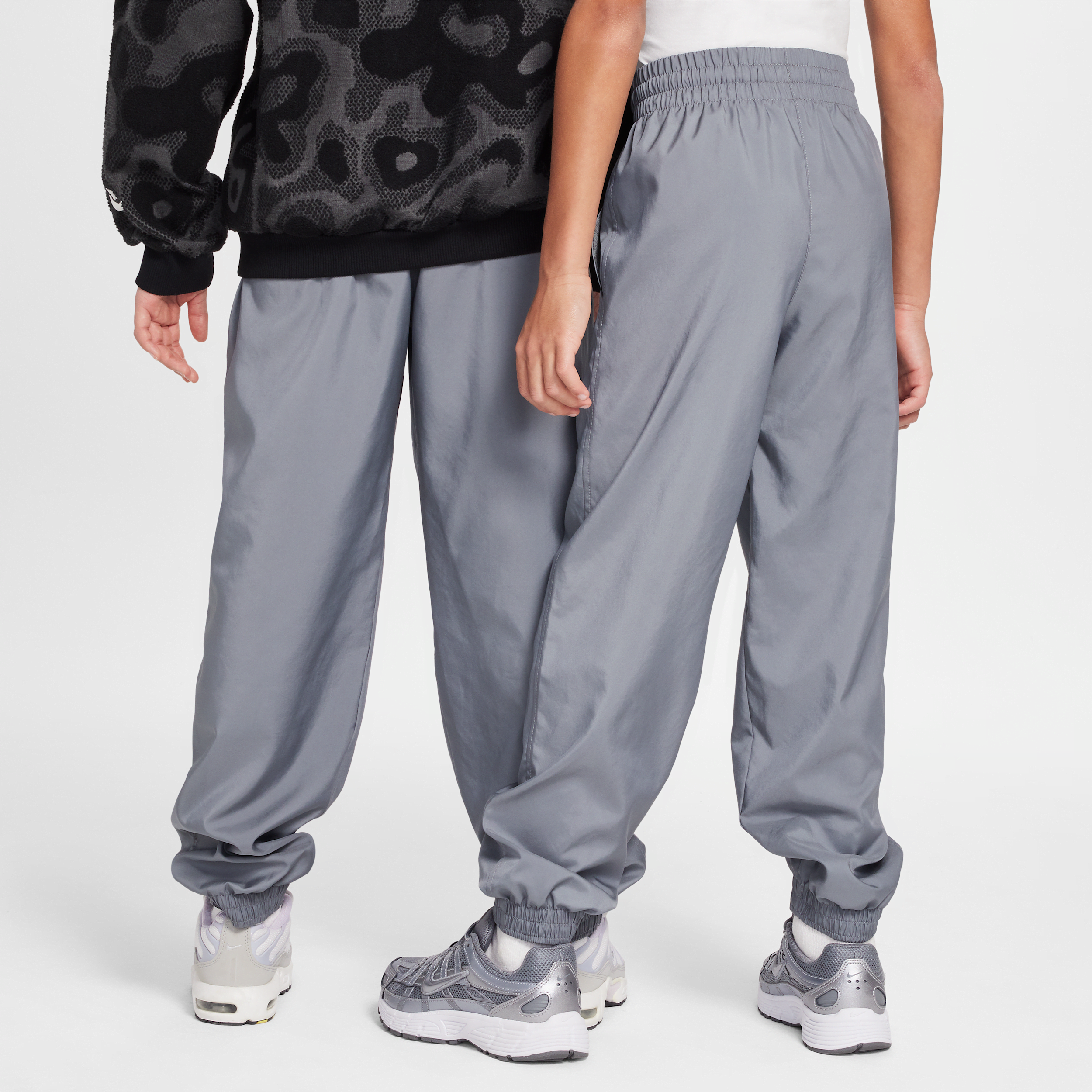 Thumbnail - Nike Club Web-Jogger (ältere Kinder) - Grau