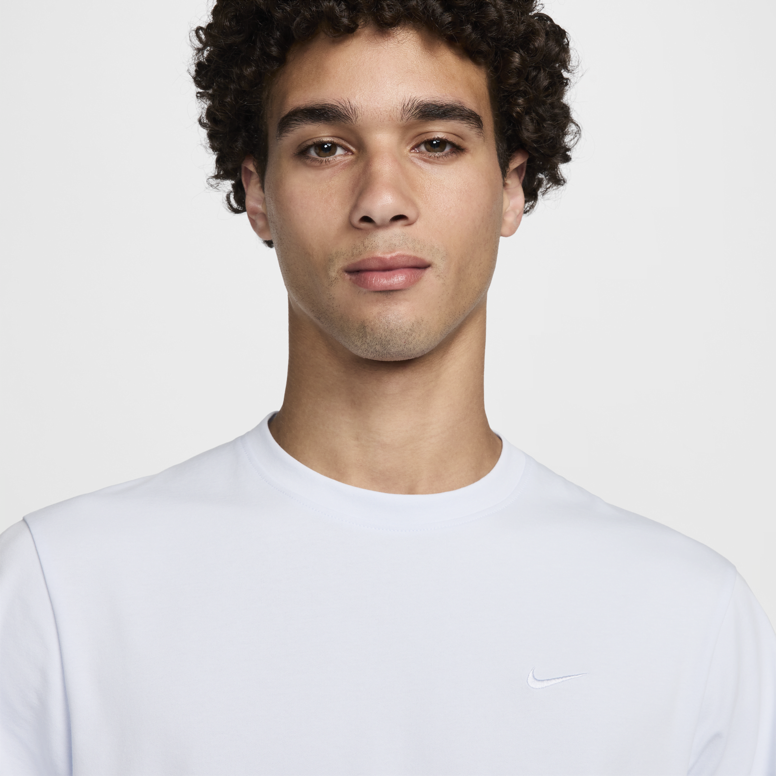 Haut à manches courtes Dri-FIT Nike Primary pour homme - Gris