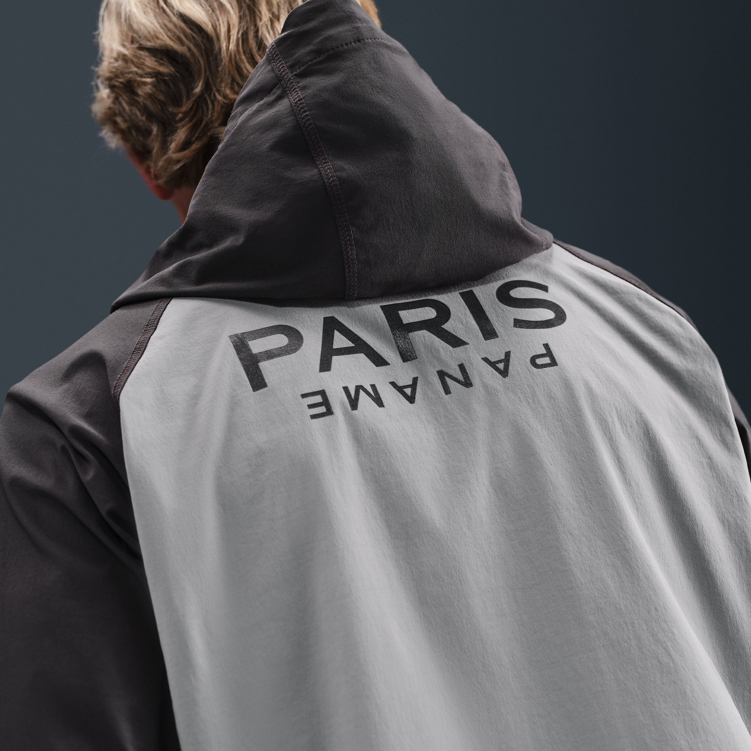 Thumbnail - Paris Saint-Germain Tech Windrunner Nike Fußballjacke aus Webmaterial mit durchgehendem Reißverschluss (Herren) - Grau