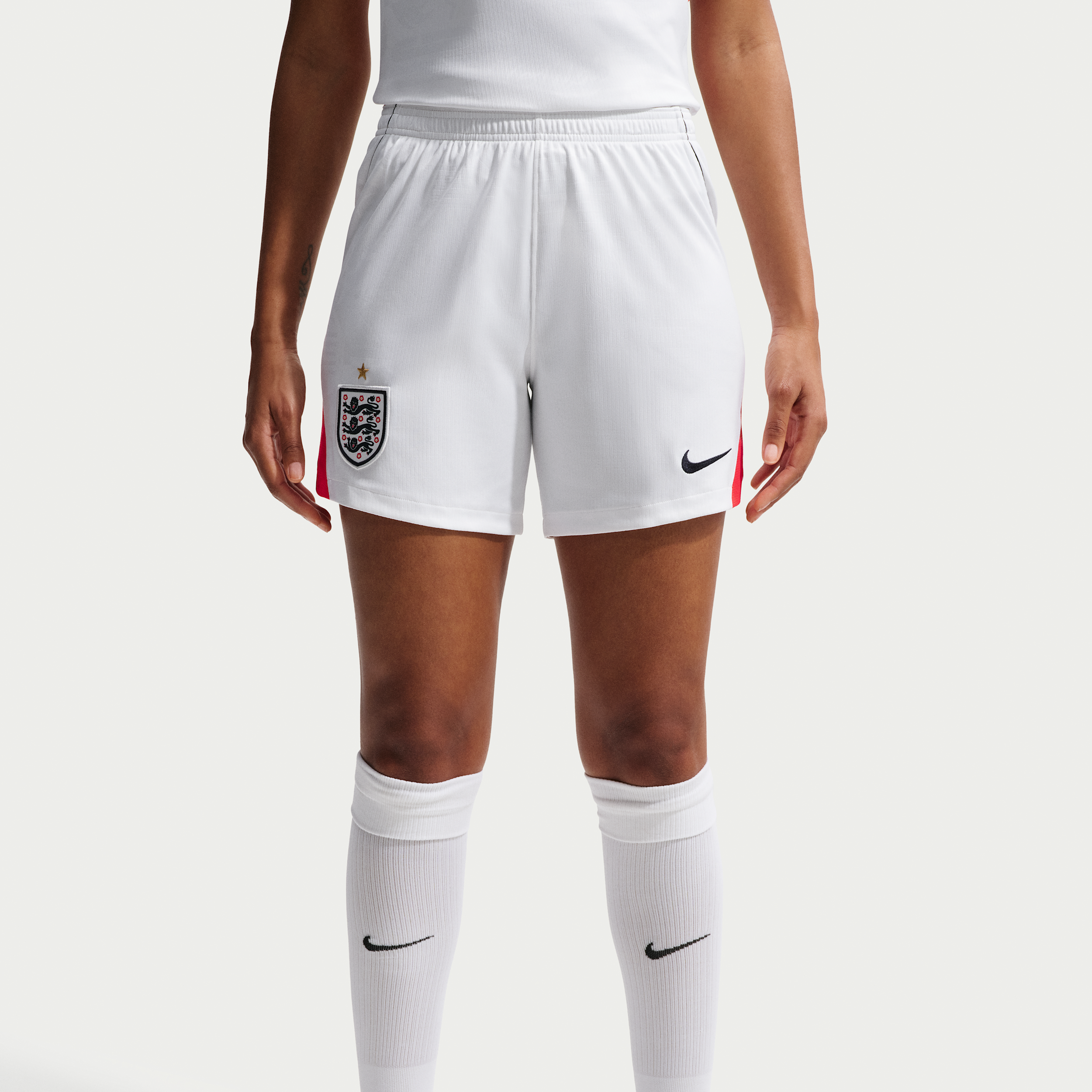 Thumbnail - England 2026 Heimstadion Nike Dri-FIT-Replika-Fußballshorts für Damen - Weiß