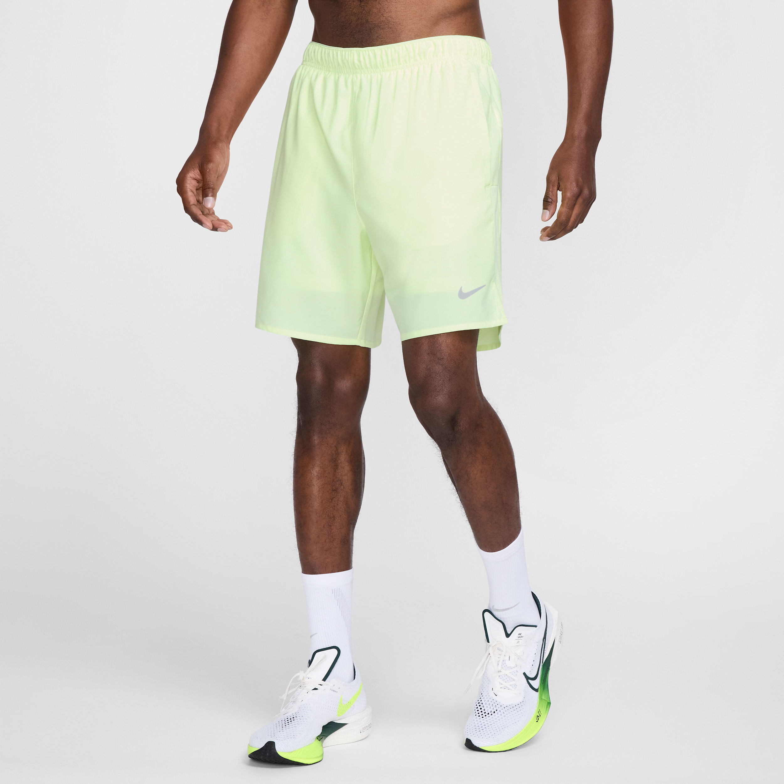 short-de-running-2-en-1-18-cm-dri-fit-nike-challenger-pour-homme-jaune-nike-store-39990562942