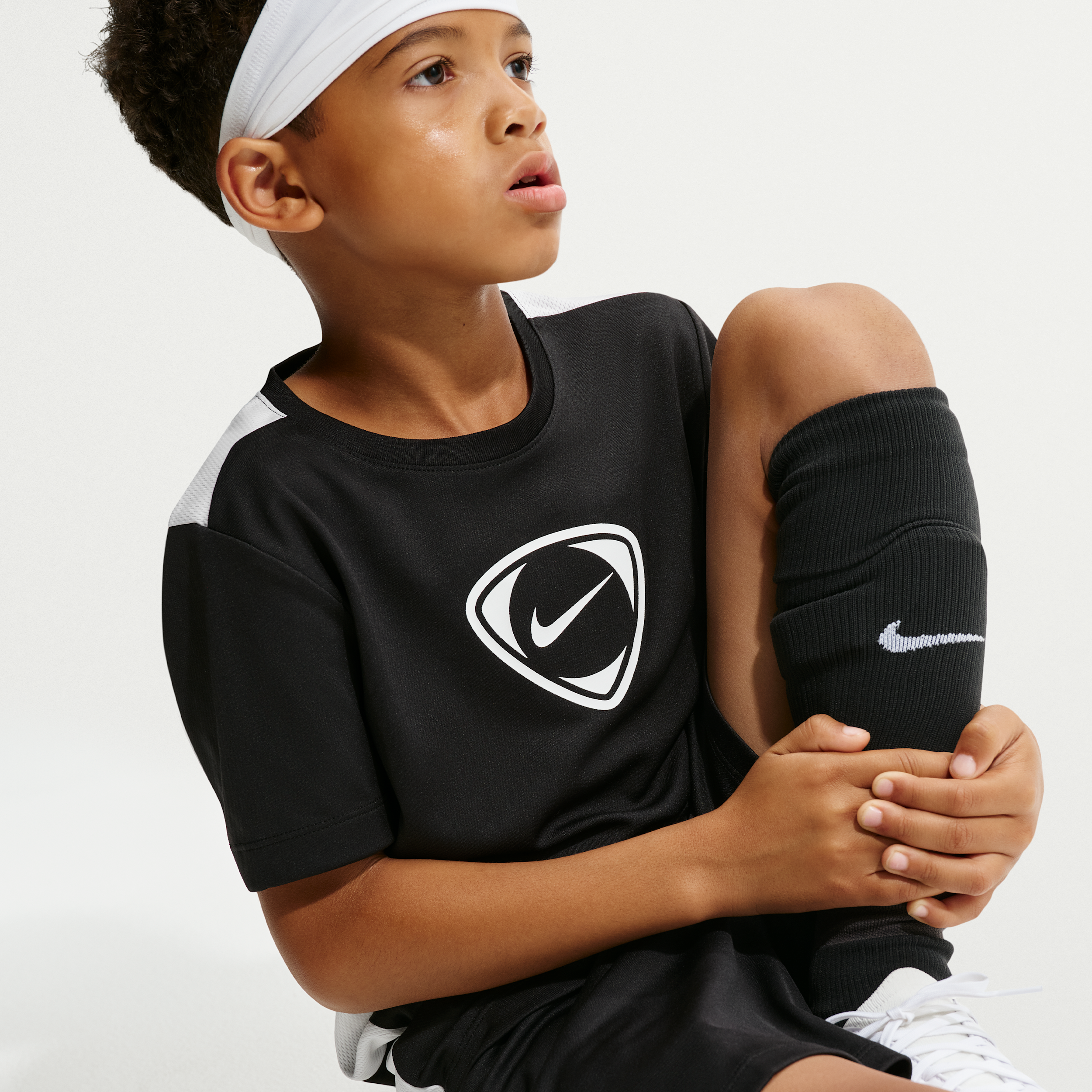 Thumbnail - Nike Academy+ Dri-FIT Kurzarm-Fußballoberteil (ältere Kinder) - Schwarz