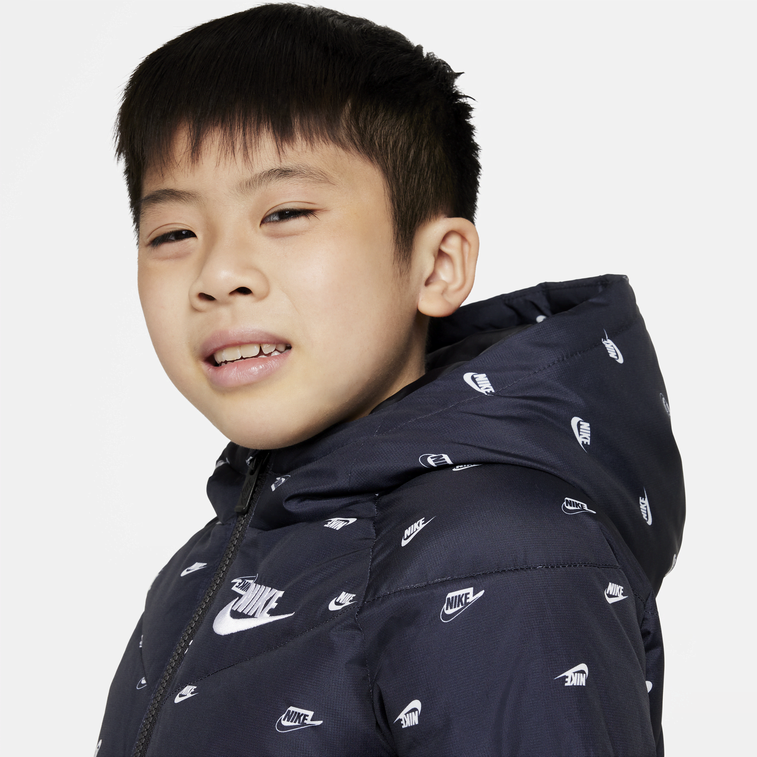 Thumbnail - Nike Jacke mit Kapuze und Print für jüngere Kinder - Schwarz