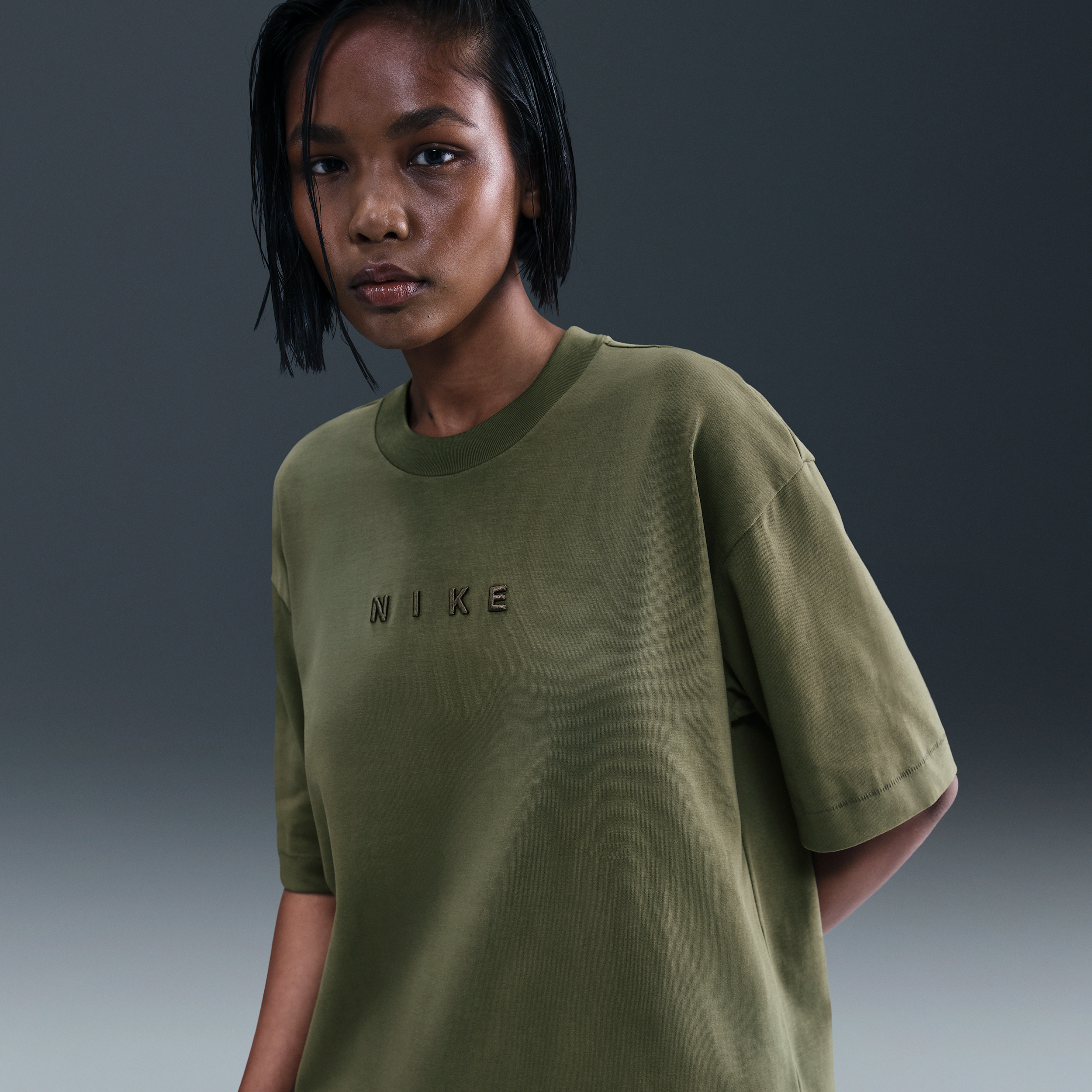 Thumbnail - Nike extragroßes Kurzarm-T-Shirt (Damen) - Grün