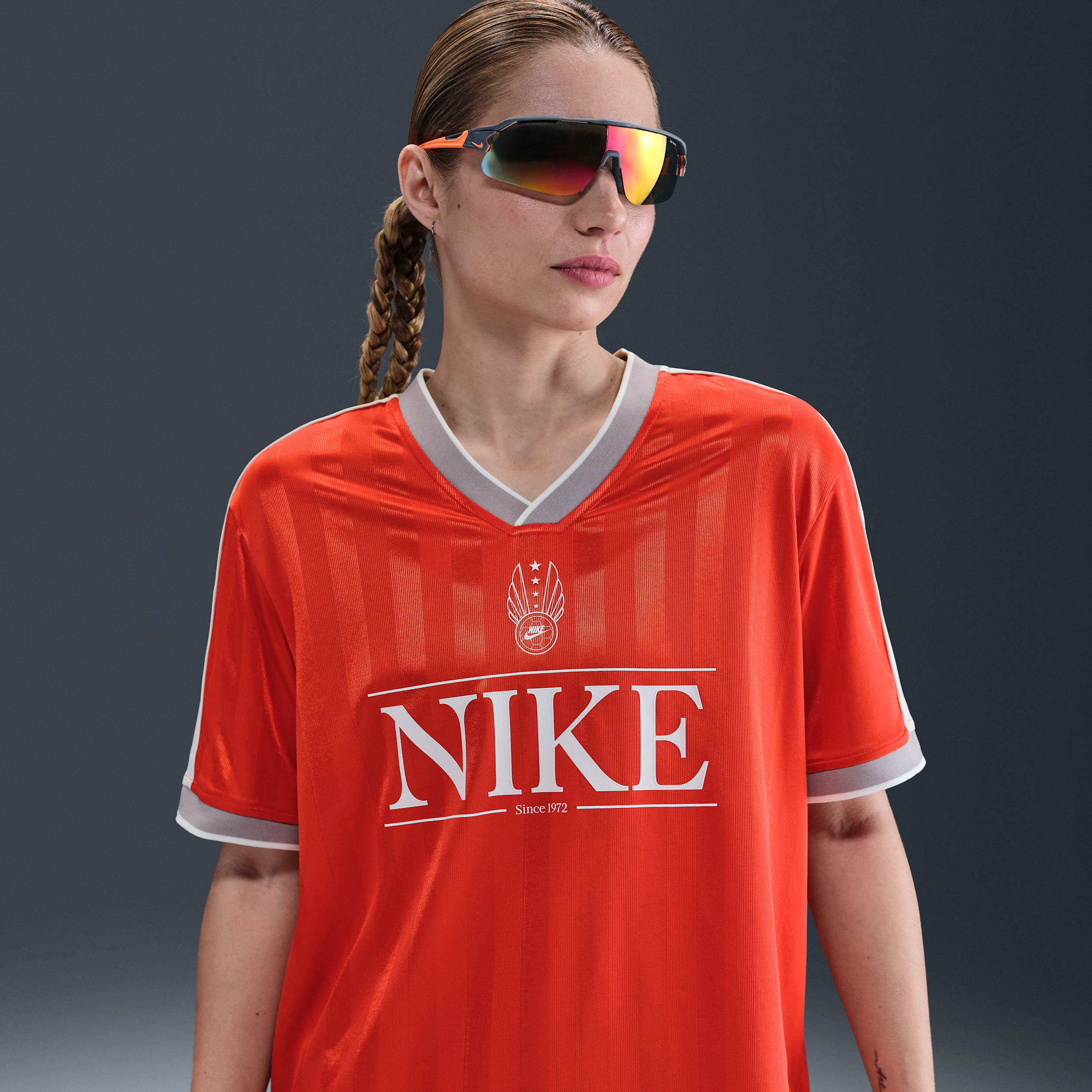 Thumbnail - Nike Sportswear Trikot mit V-Ausschnitt (Damen) - Rot