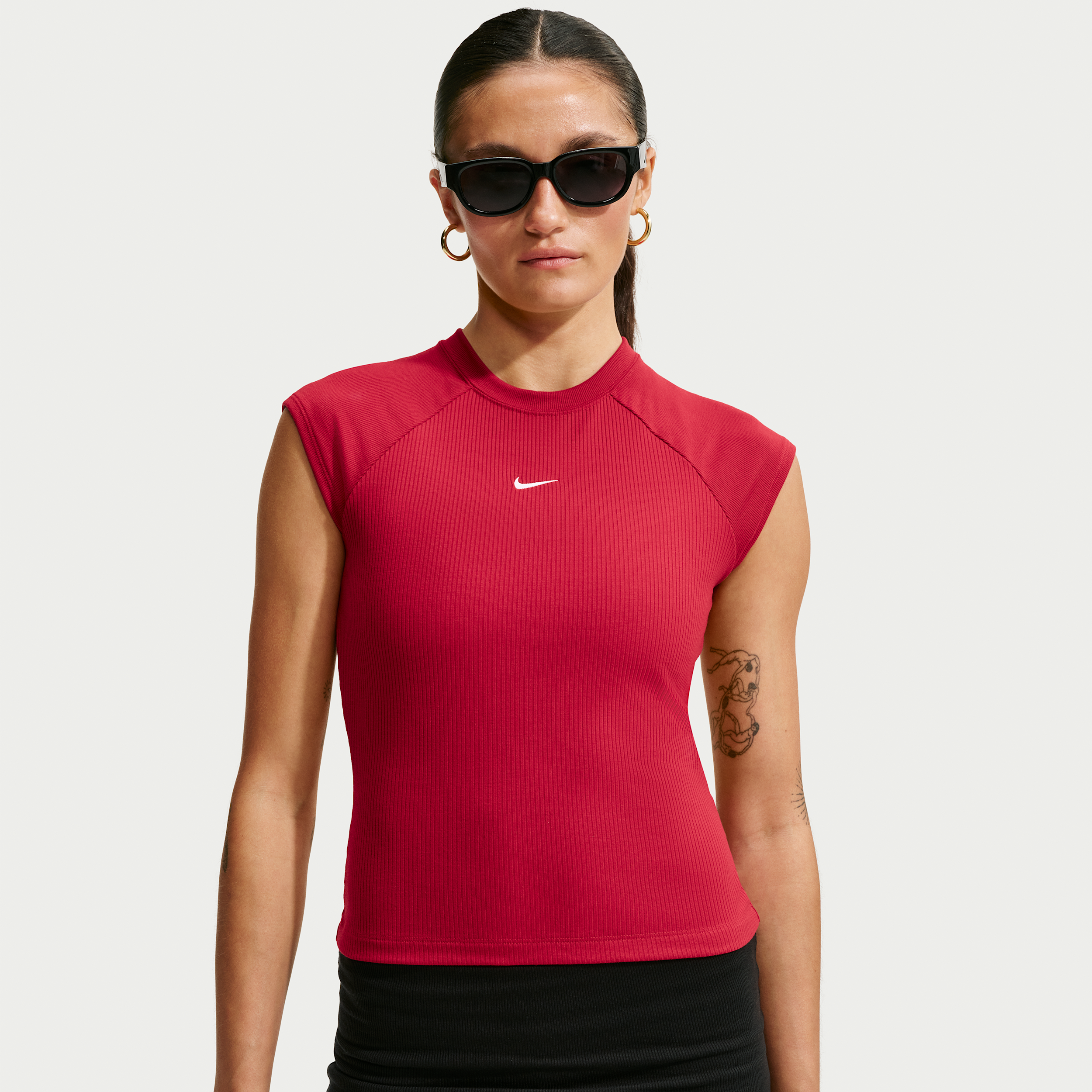 Nike Chill Knit kortærmet ribtop med tætsiddende pasform til kvinder - rød