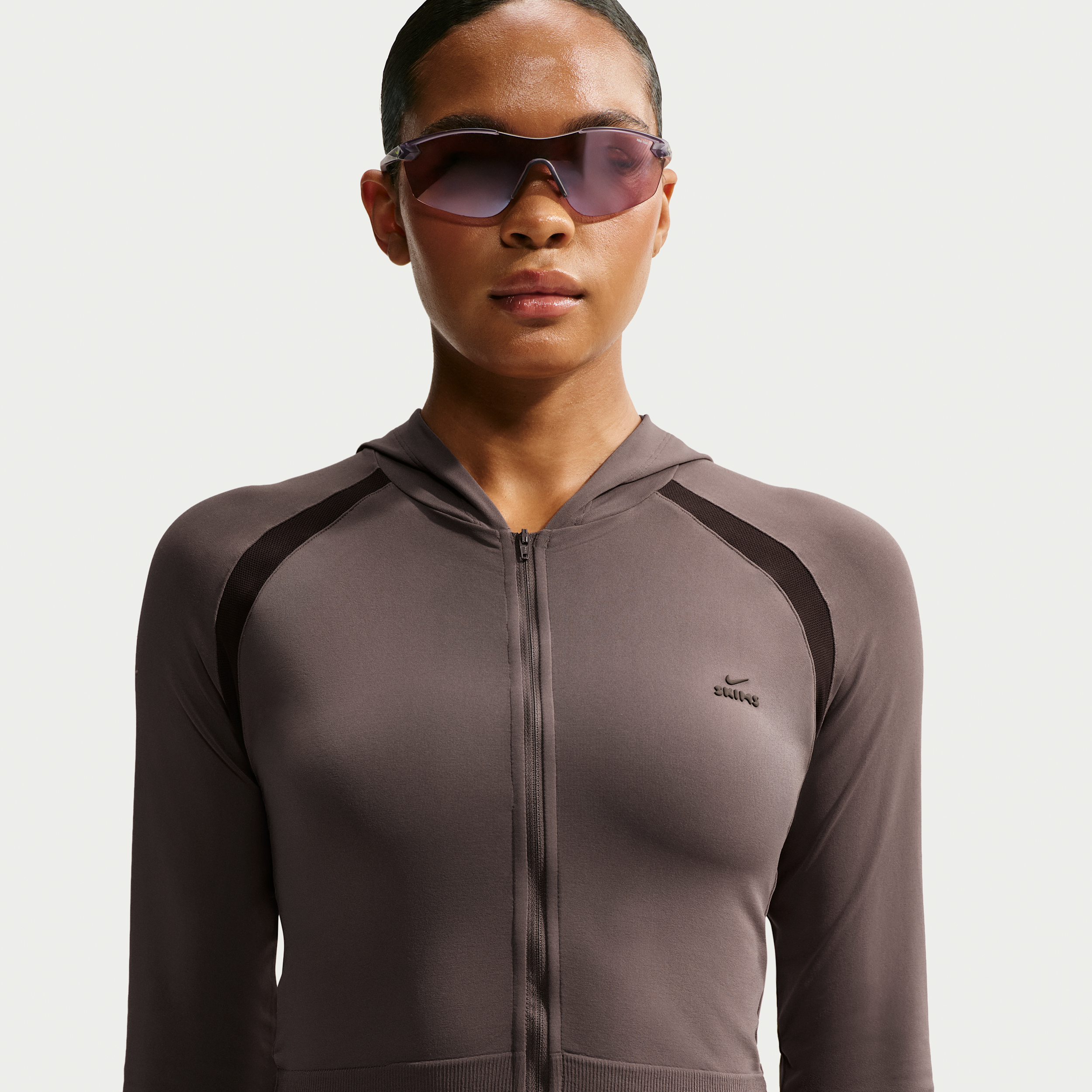 NikeSKIMS Stretch Knit Baby-hættetrøje med fuld lynlås til kvinder - brun