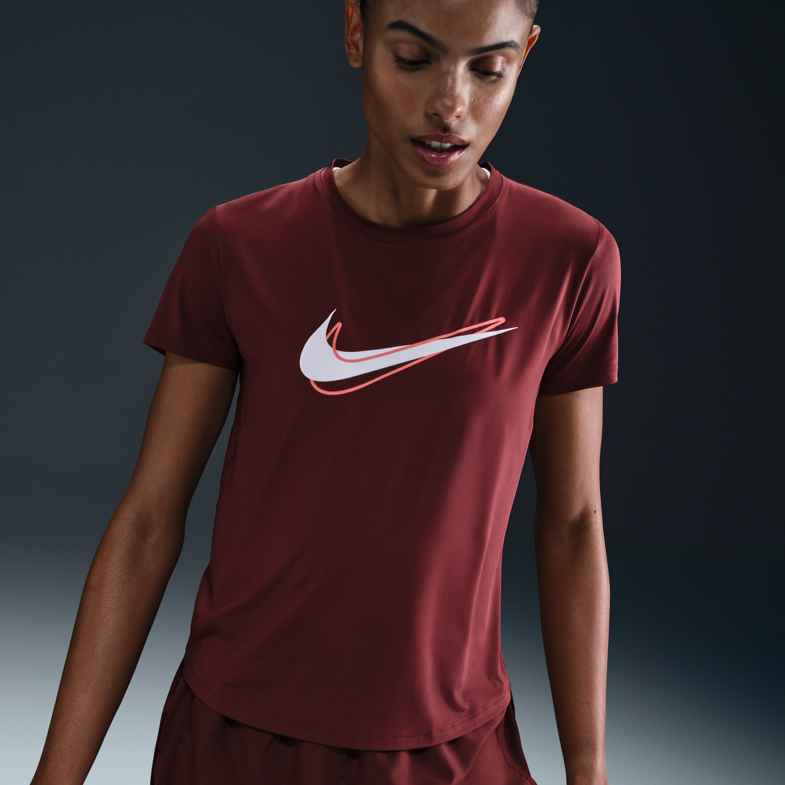 Nike One Swoosh Dri-FIT hardlooptop met korte mouwen voor dames - Rood