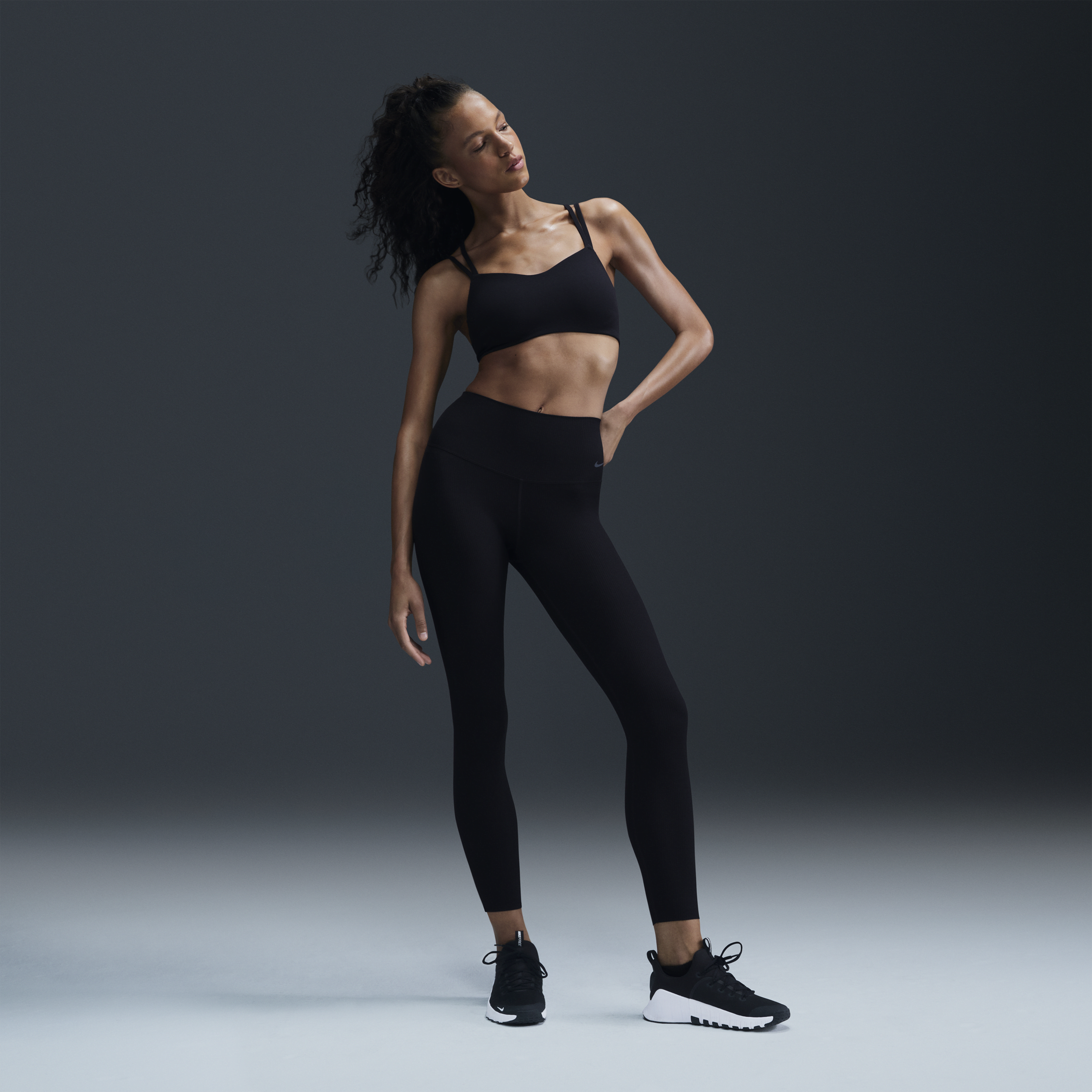 Brassière de sport rembourrée à maintien léger Nike Zenvy Strappy pour femme - Noir