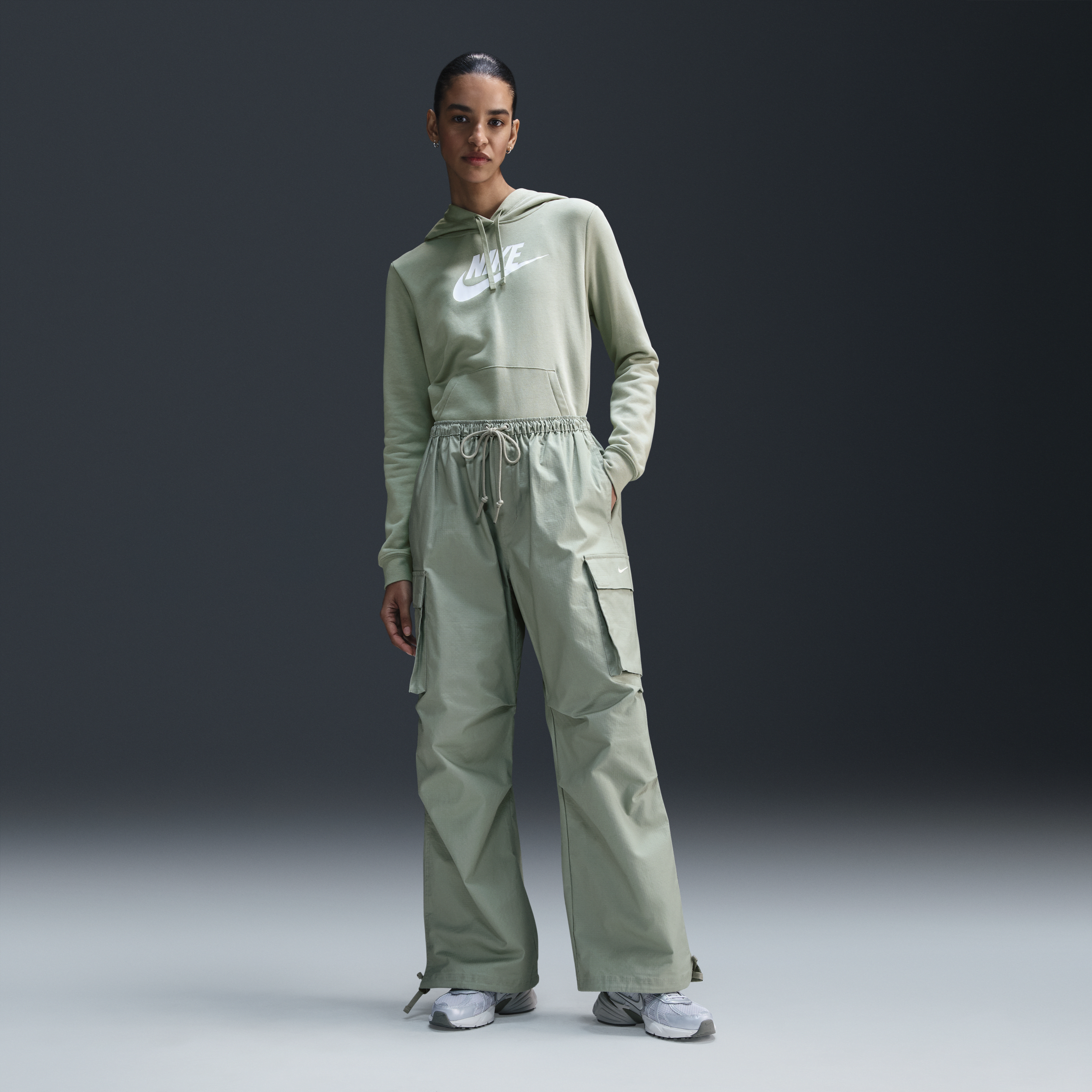 Nike Sportswear oversized cargobroek met halfhoge taille voor dames - Groen