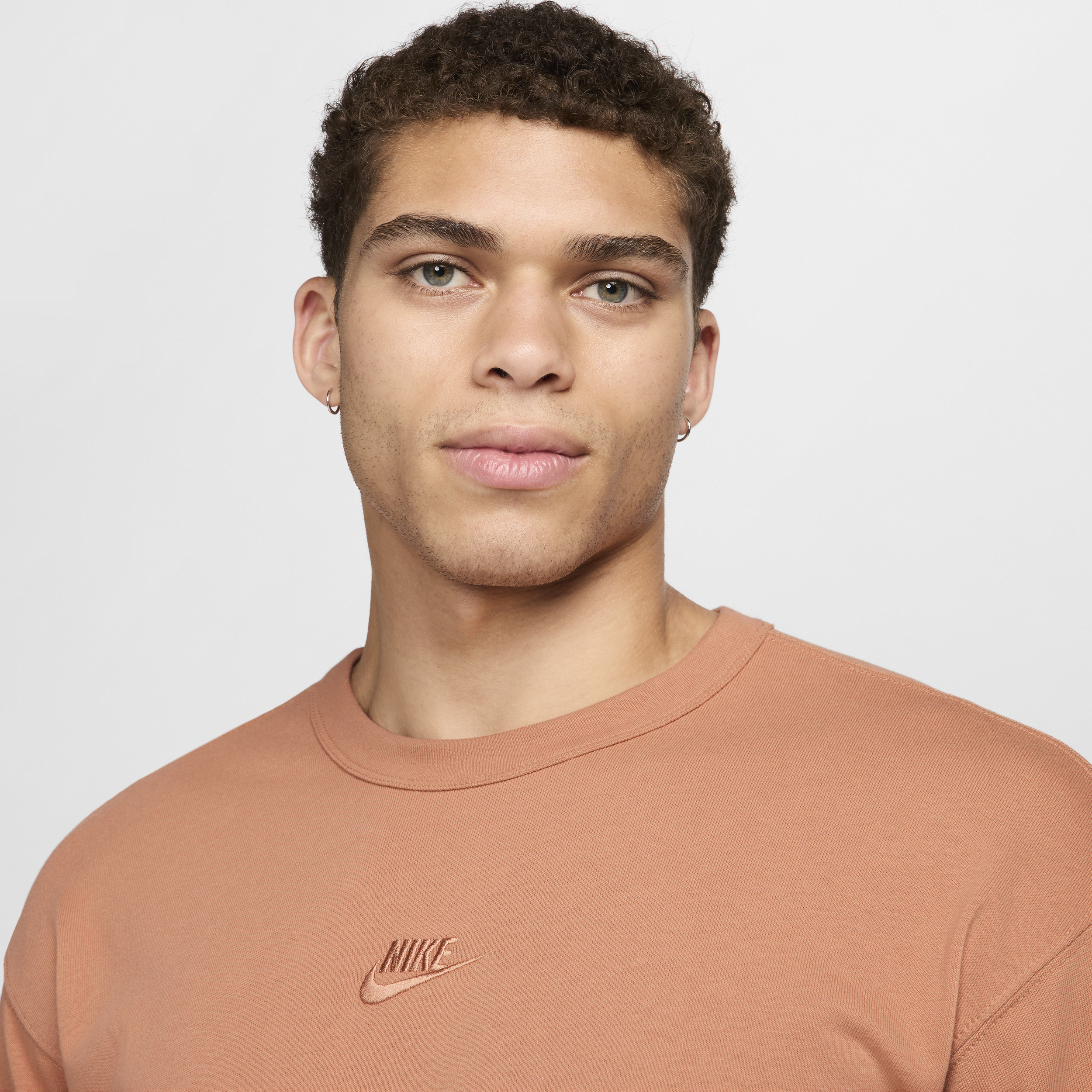 Tee-shirt Nike Sportswear Premium Essentials pour Homme - Marron