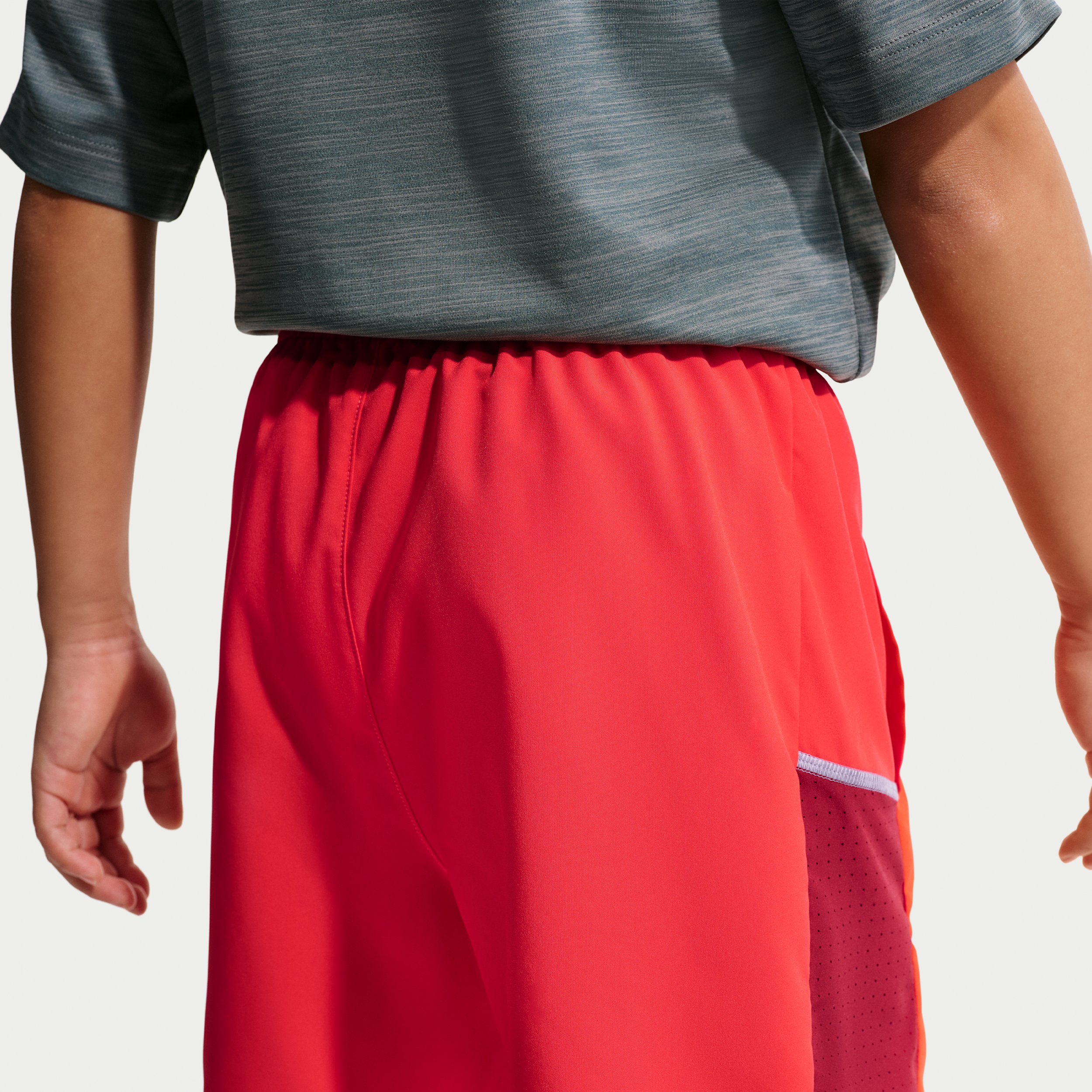 Thumbnail - Nike Miler Dri-FIT Trainingsshorts (ältere Kinder) - Rot