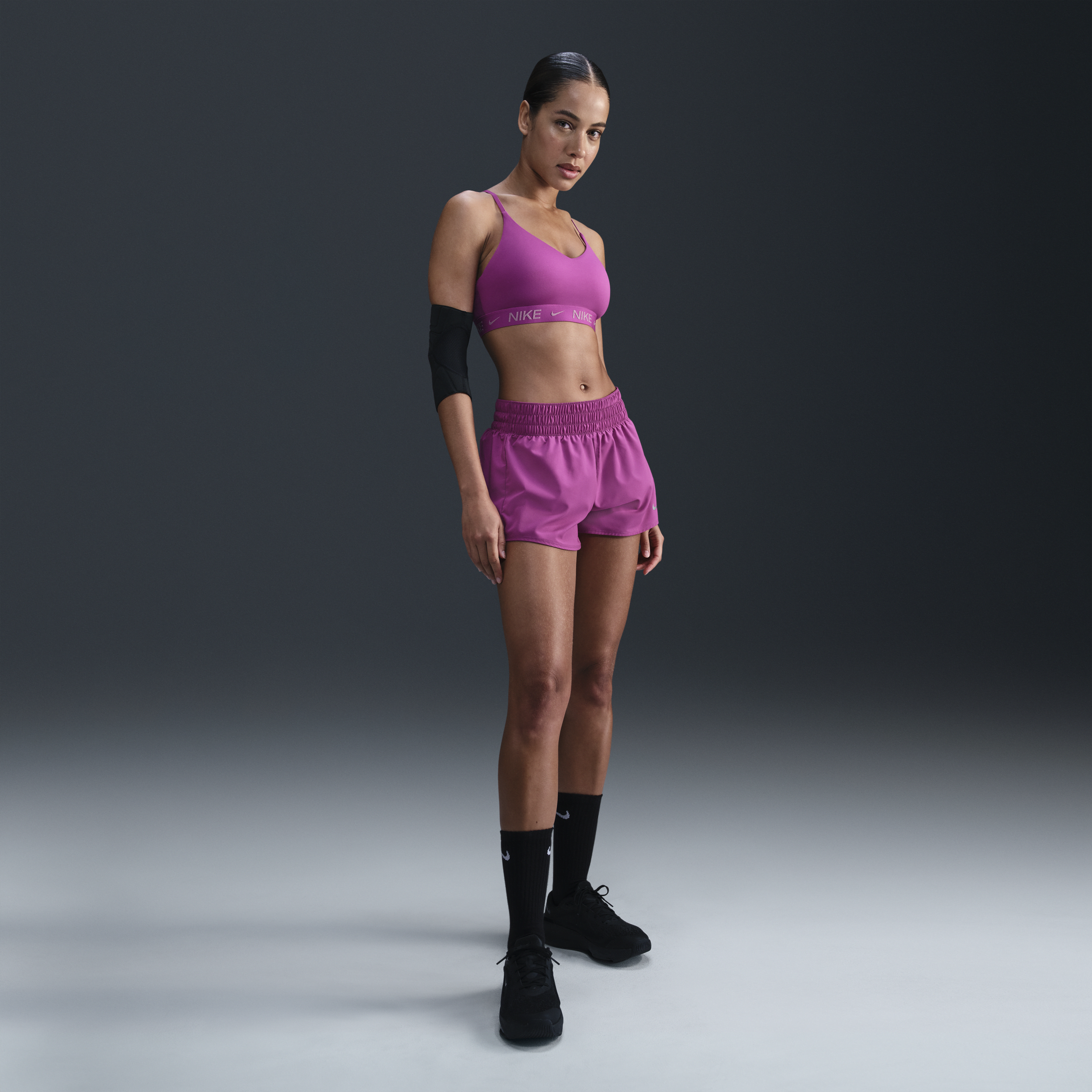 Brassière de sport réglable rembourrée à maintien léger Nike Indy pour femme - Pourpre