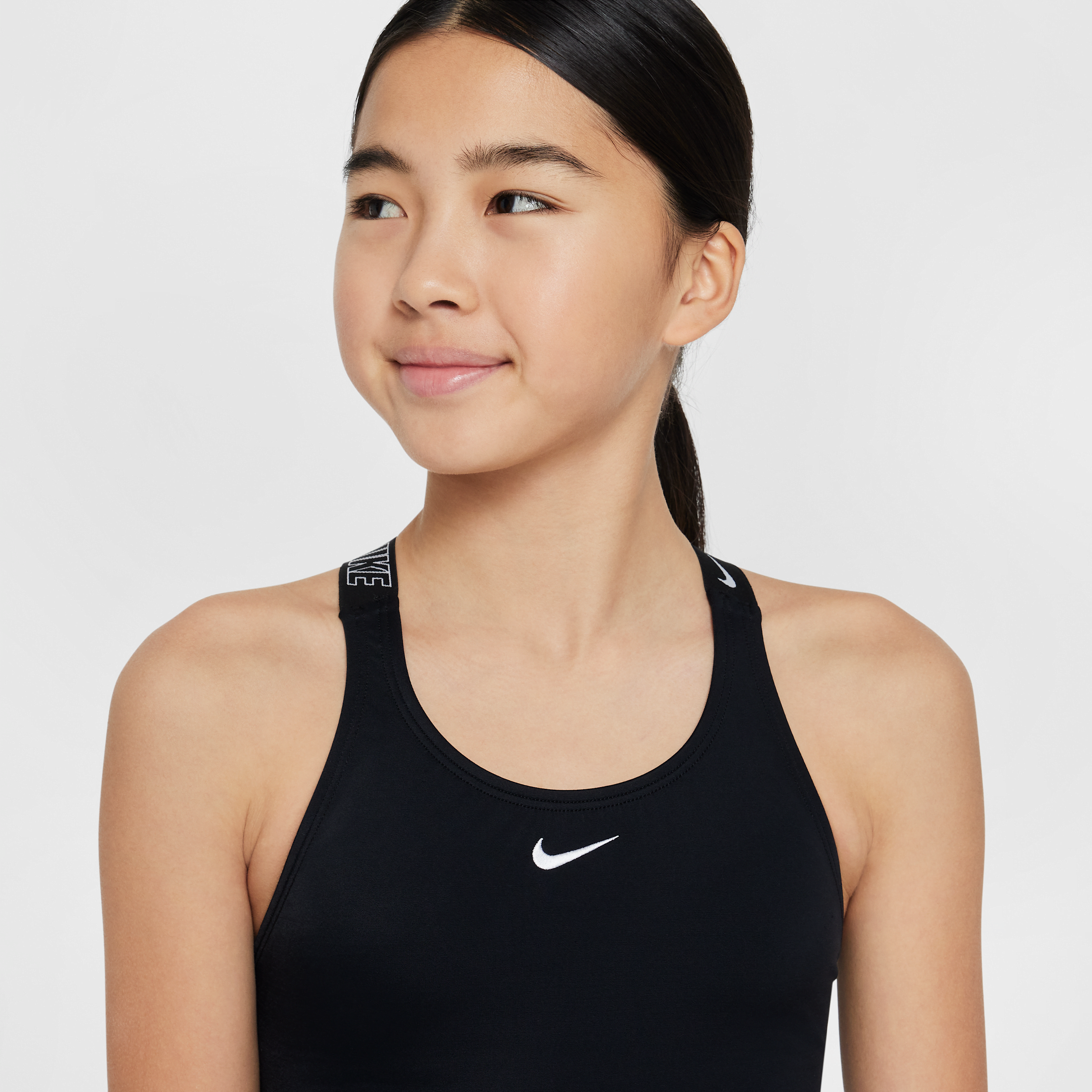 Thumbnail - Nike Swim Midkini-Set mit Crossback (ältere Kinder, Mädchen) - Schwarz
