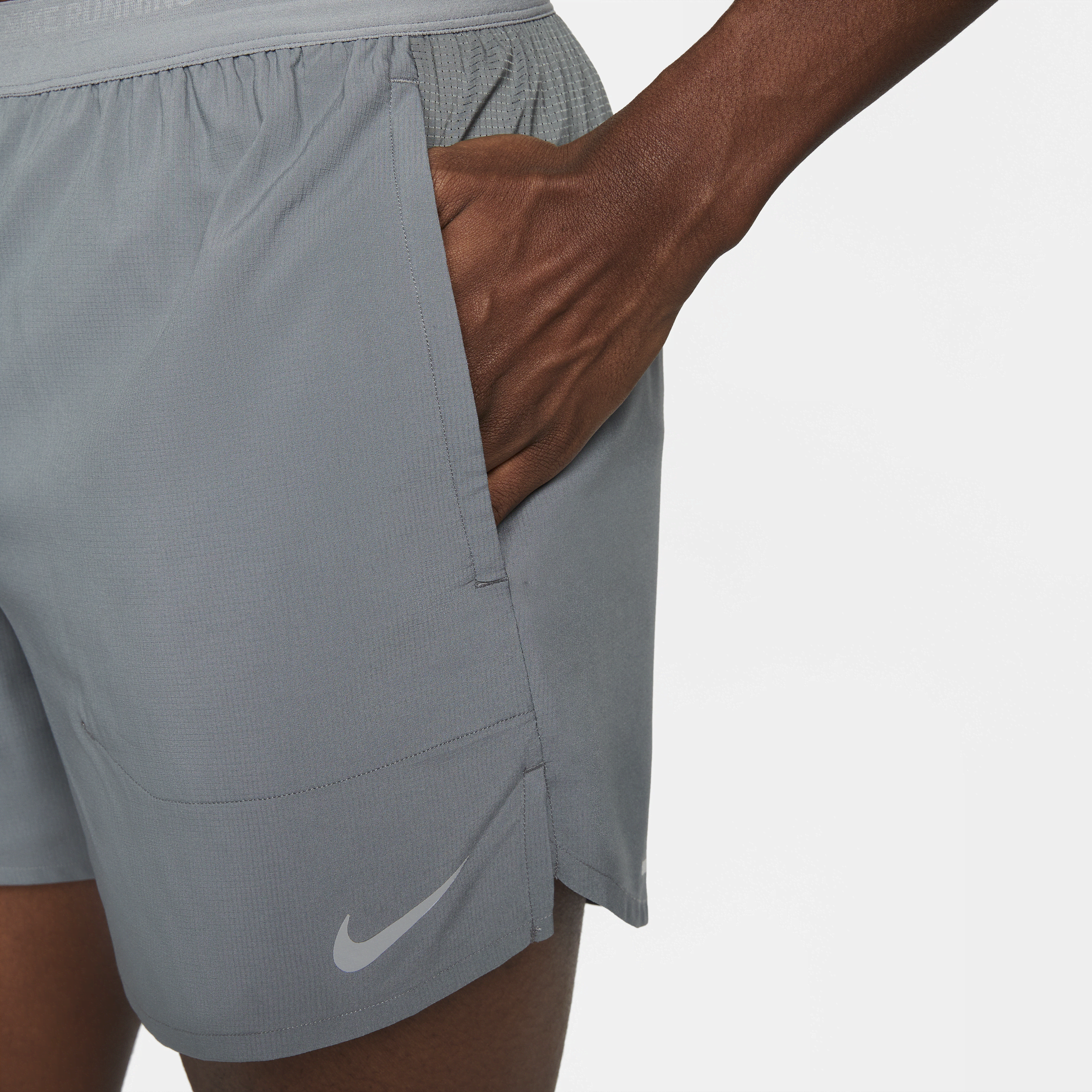 Short de running avec sous-short intégré Dri-FIT Nike Stride 13 cm pour homme - Gris