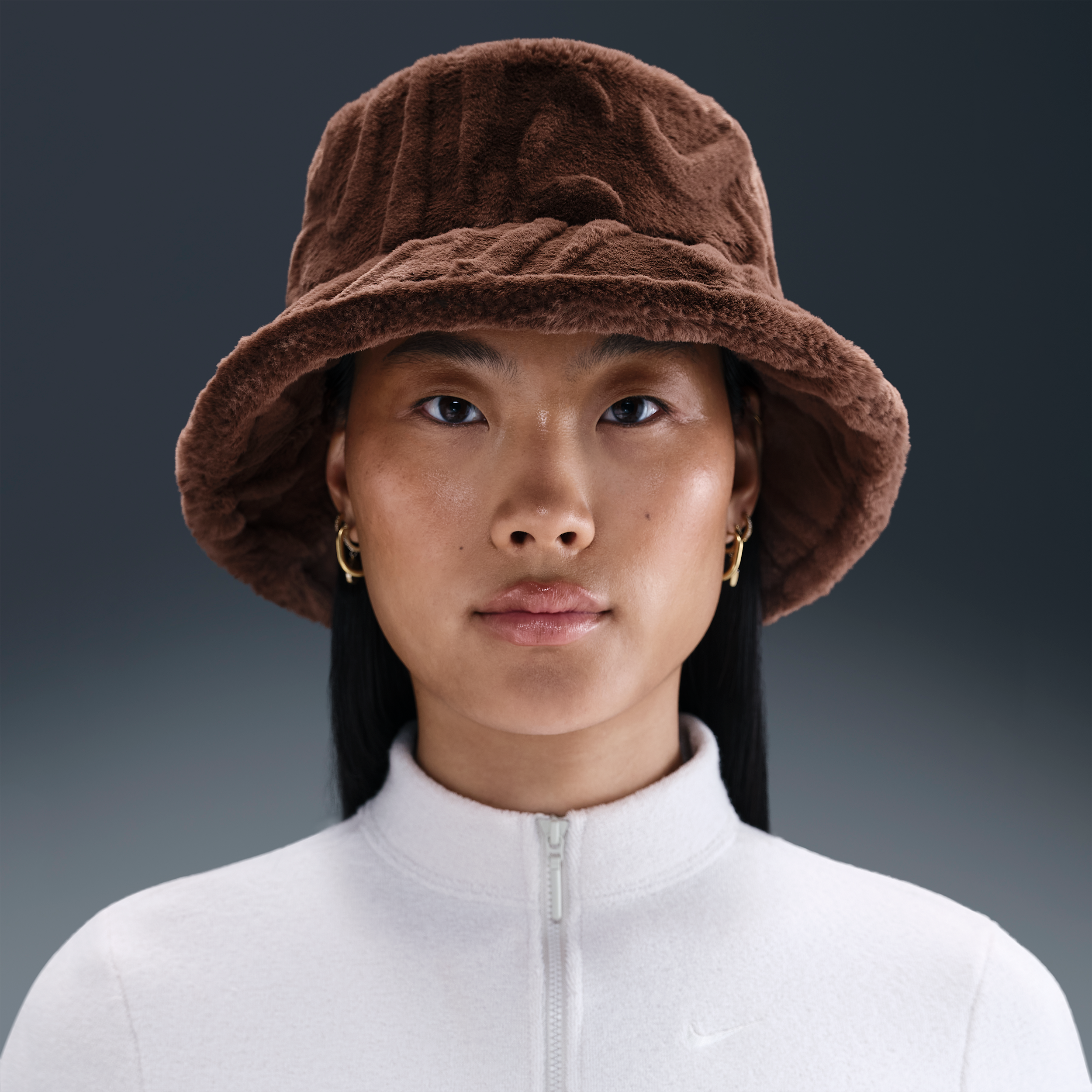 Thumbnail - Nike Apex Bucket Hat aus Kunstfell - Braun