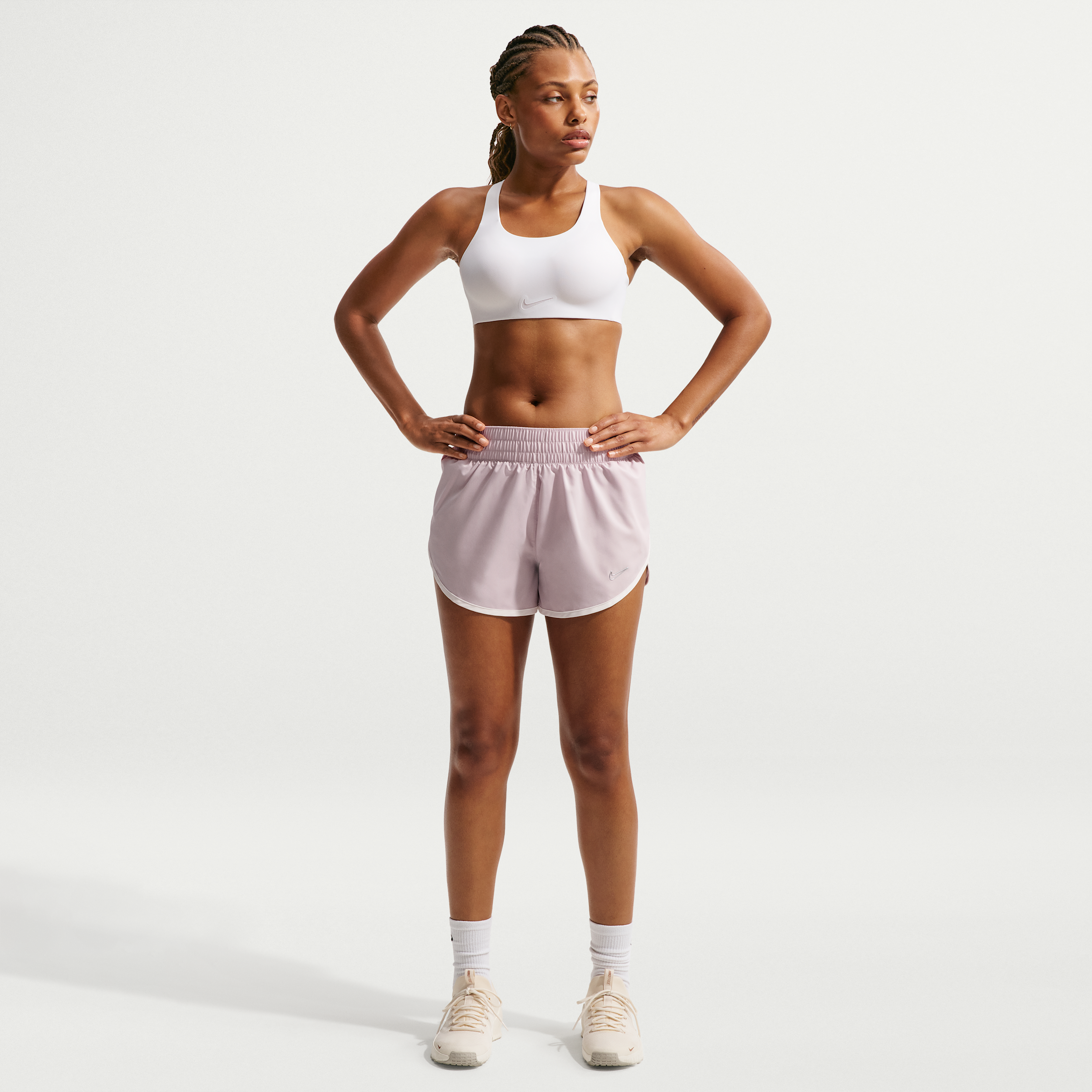 Thumbnail - Nike One Shorts aus Webmaterial mit Futter (Damen) - Lila