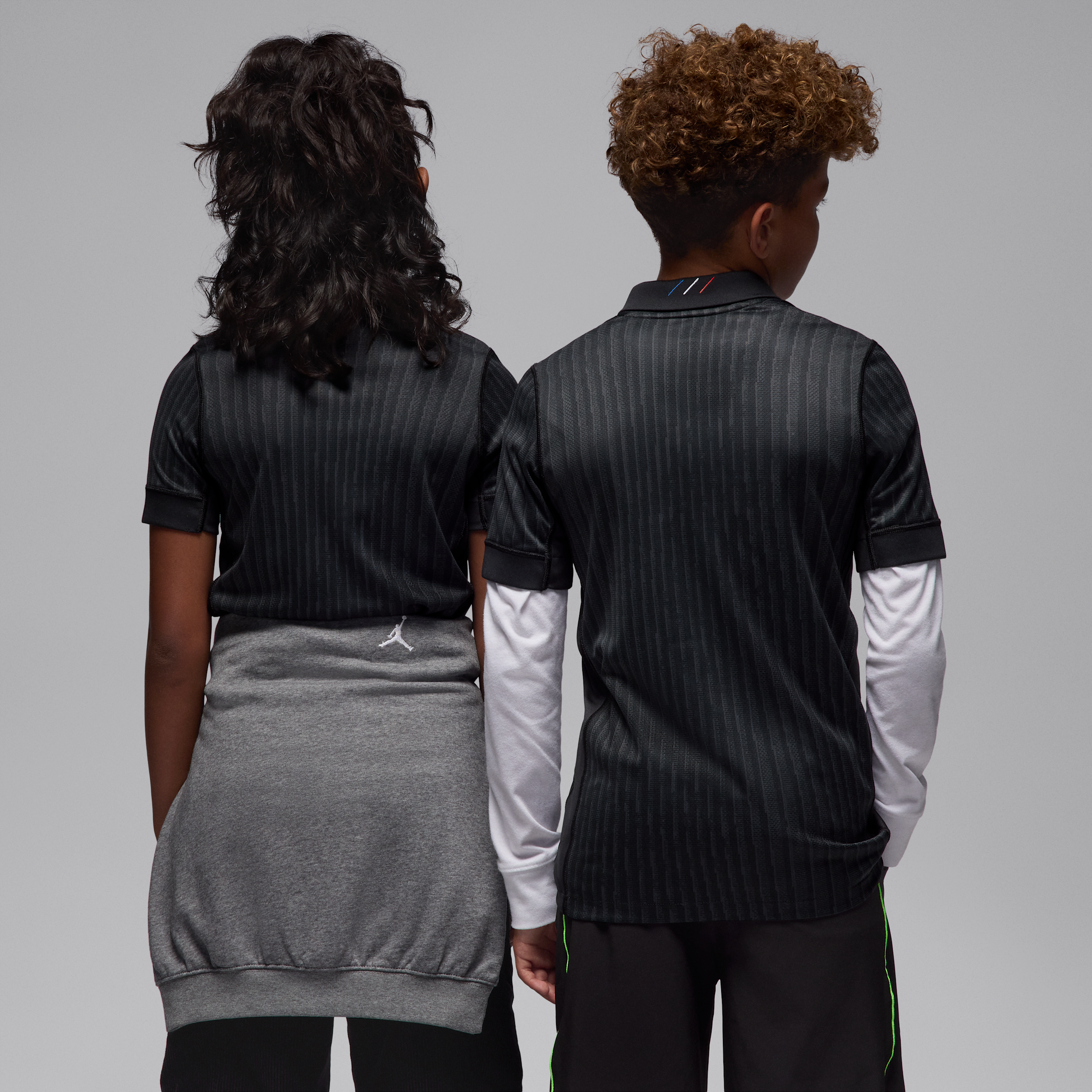 Thumbnail - Paris Saint-Germain 2025/26 Stadium Fourth Jordan Replika-Fußballtrikot mit Dri-FIT-Technologie (ältere Kinder) - Schwar...