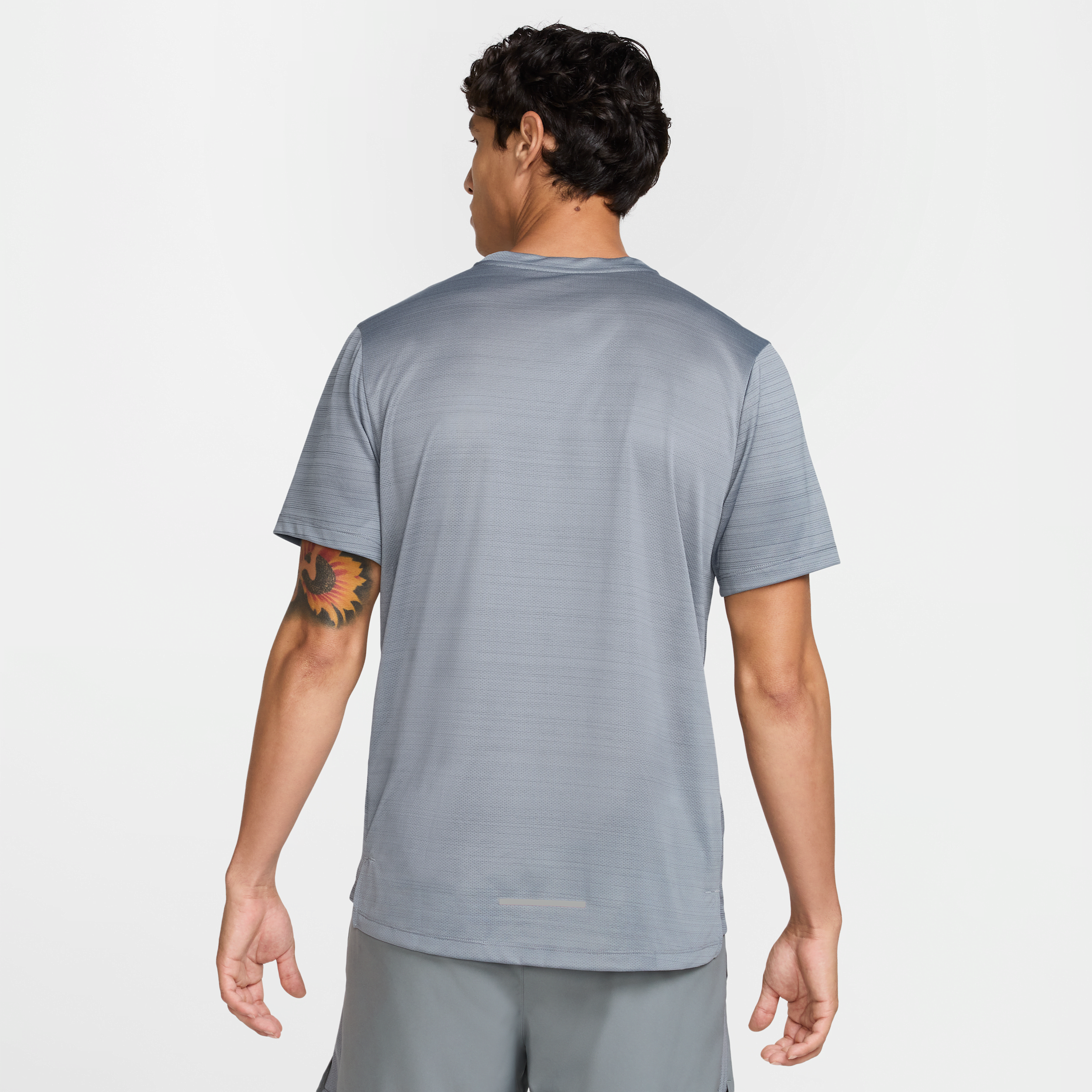 Haut de running à manches courtes Nike Miler pour Homme - Gris