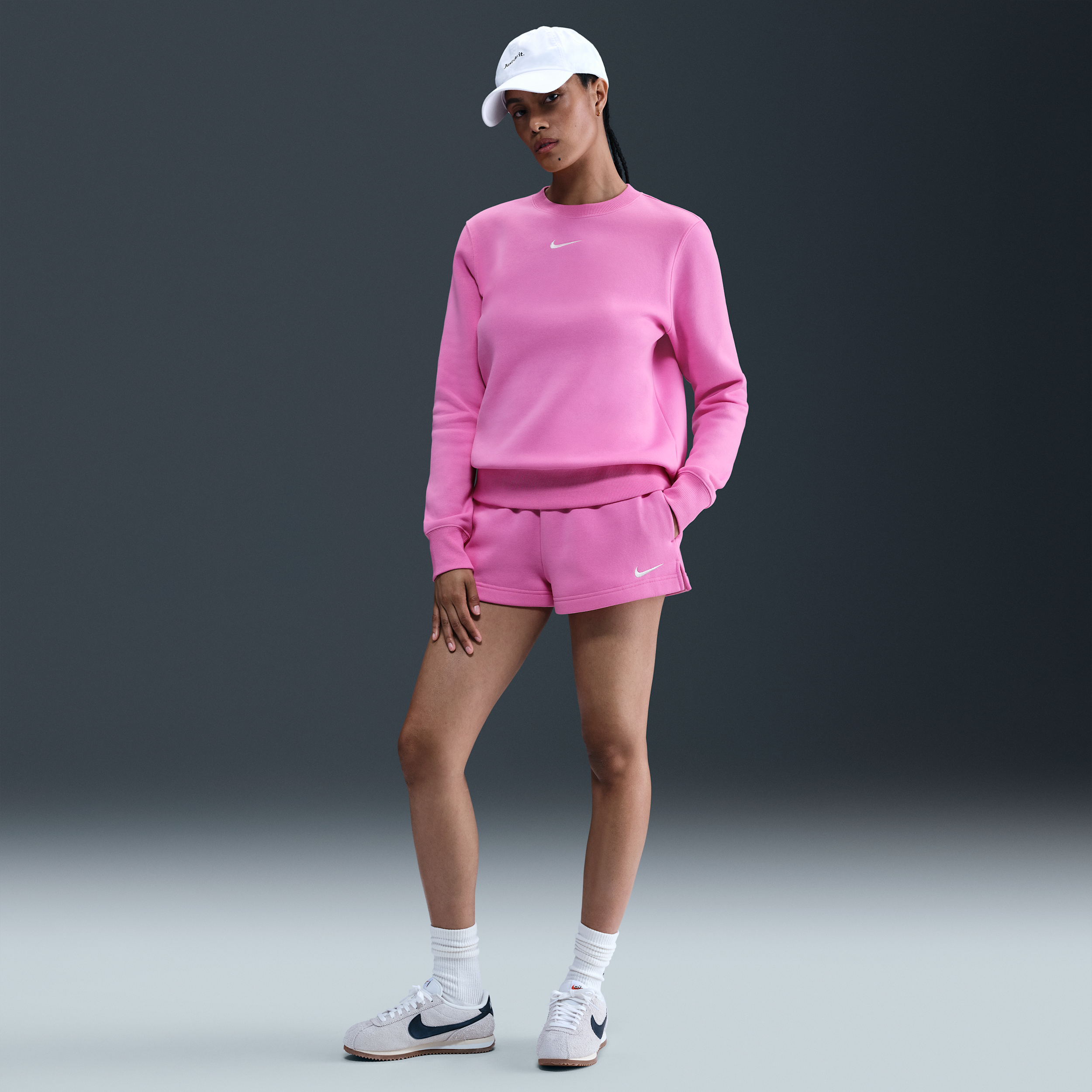 Thumbnail - Nike Sportswear Phoenix Fleece Shorts mit mittelhohem Bund (Damen, ca. 5 cm) - Pink